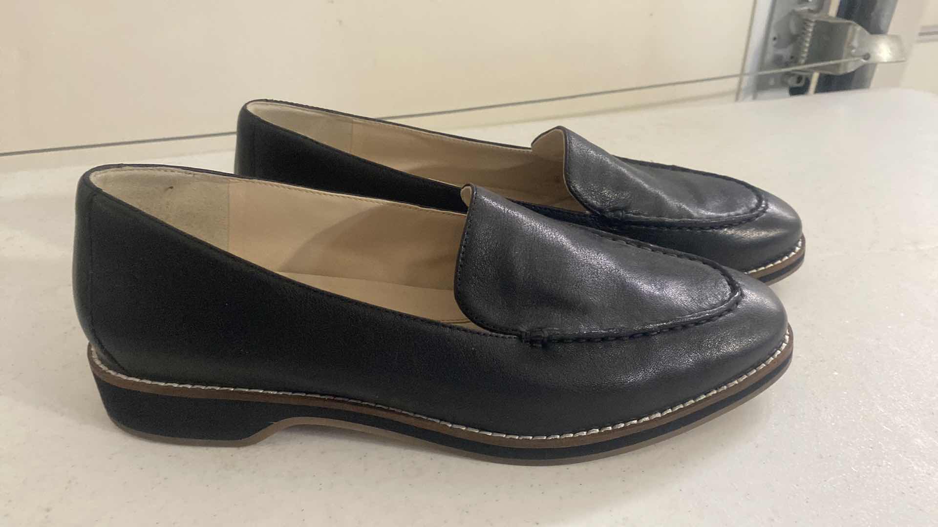 View 3 of $150 NEW WOMENS COLE HAHN GRAINY BLACK LEATHER LOAFERS SIZE 11