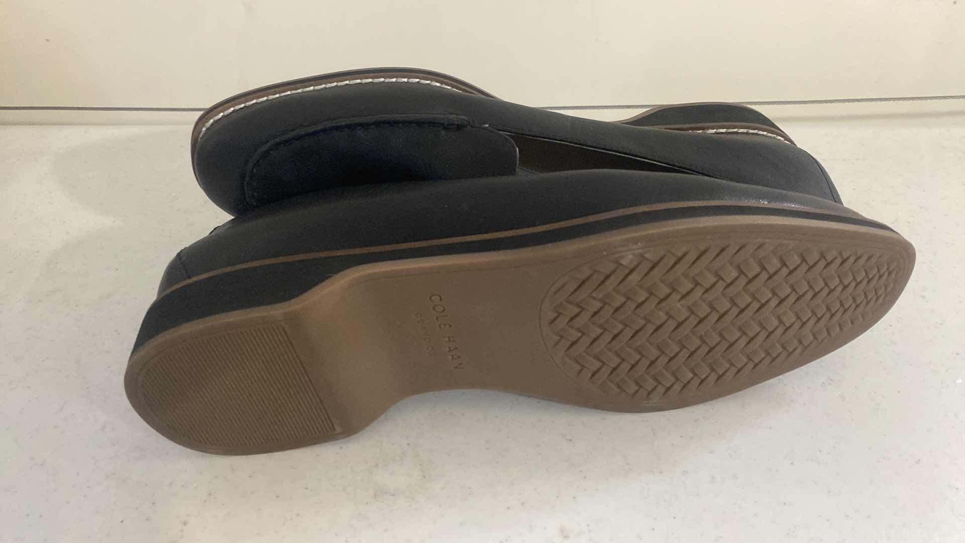 View 4 of $150 NEW WOMENS COLE HAHN GRAINY BLACK LEATHER LOAFERS SIZE 11