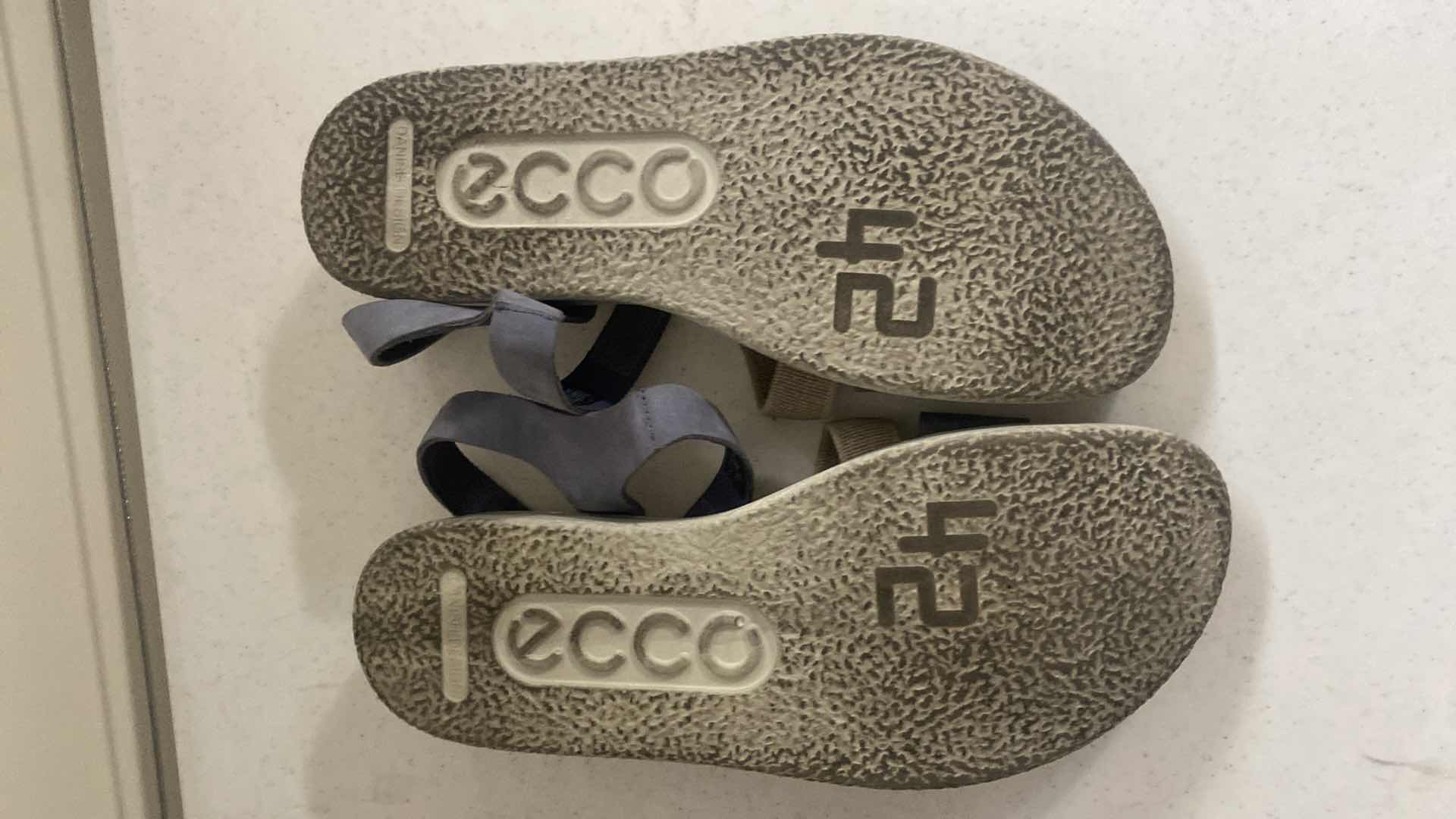 Photo 1 of 2 - WOMENS SANDALS SIZE 11