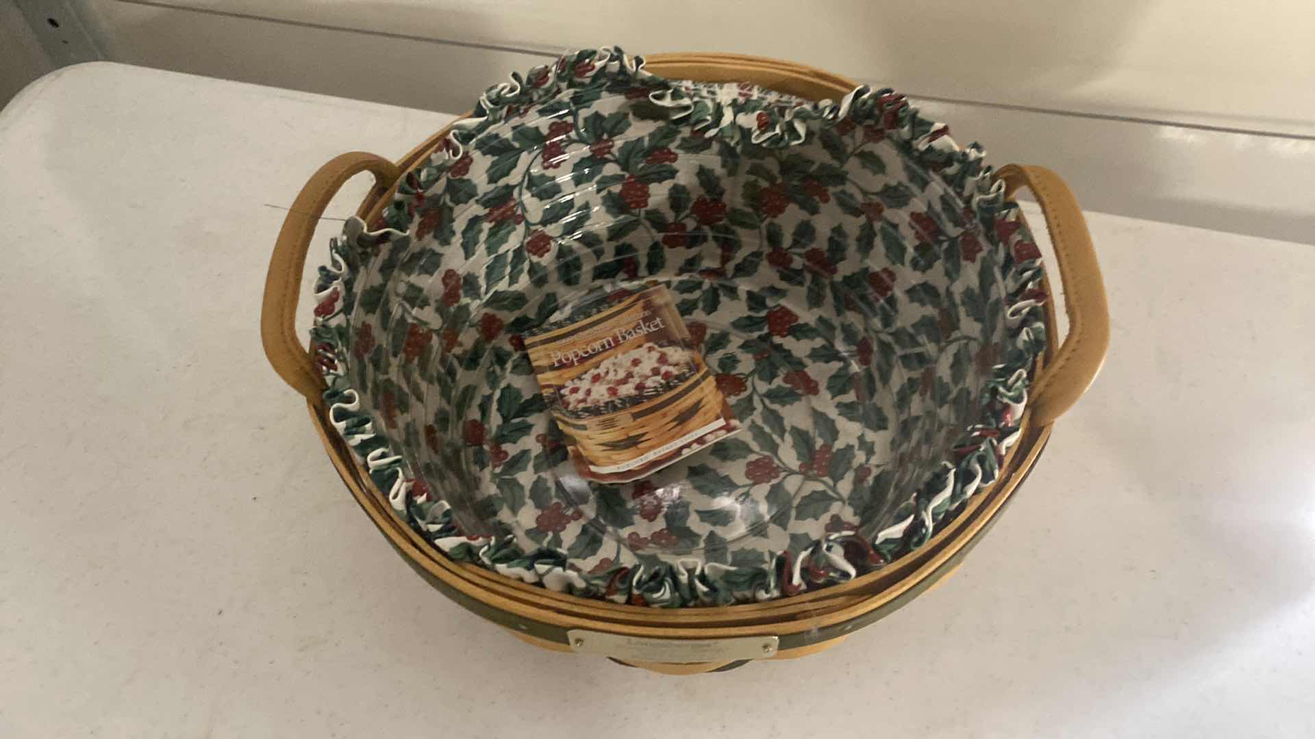 Photo 1 of VINTAGE 1999 LONGABERGER CHRISTMAS COLLECTION POPCORN BASKET WITH 2 LINERS, BASKET HAD PLASTIC INSERT