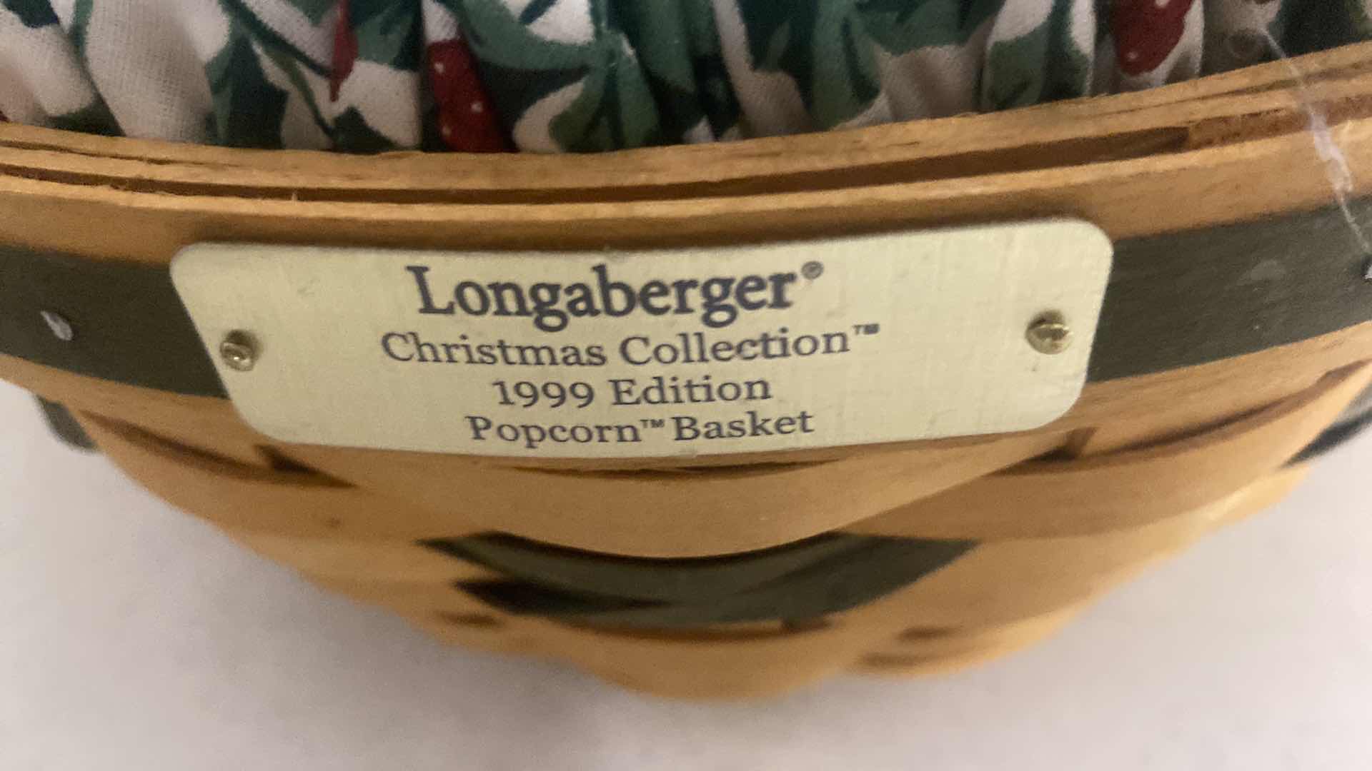 Photo 1 of VINTAGE 1999 LONGABERGER CHRISTMAS COLLECTION POPCORN BASKET WITH 2 LINERS, BASKET HAD PLASTIC INSERT
