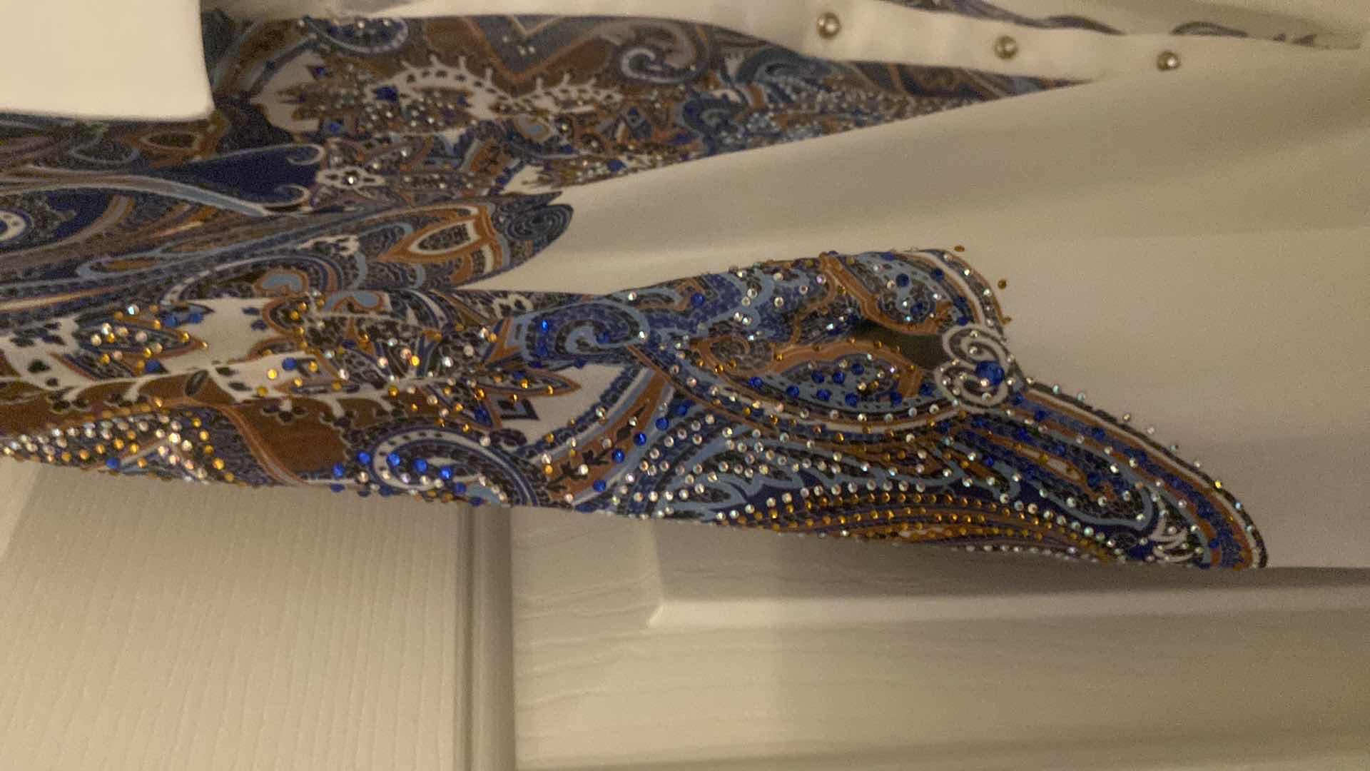 Photo 1 of WOMENS GENESE BLOUSE EST SIZE M/LARGE