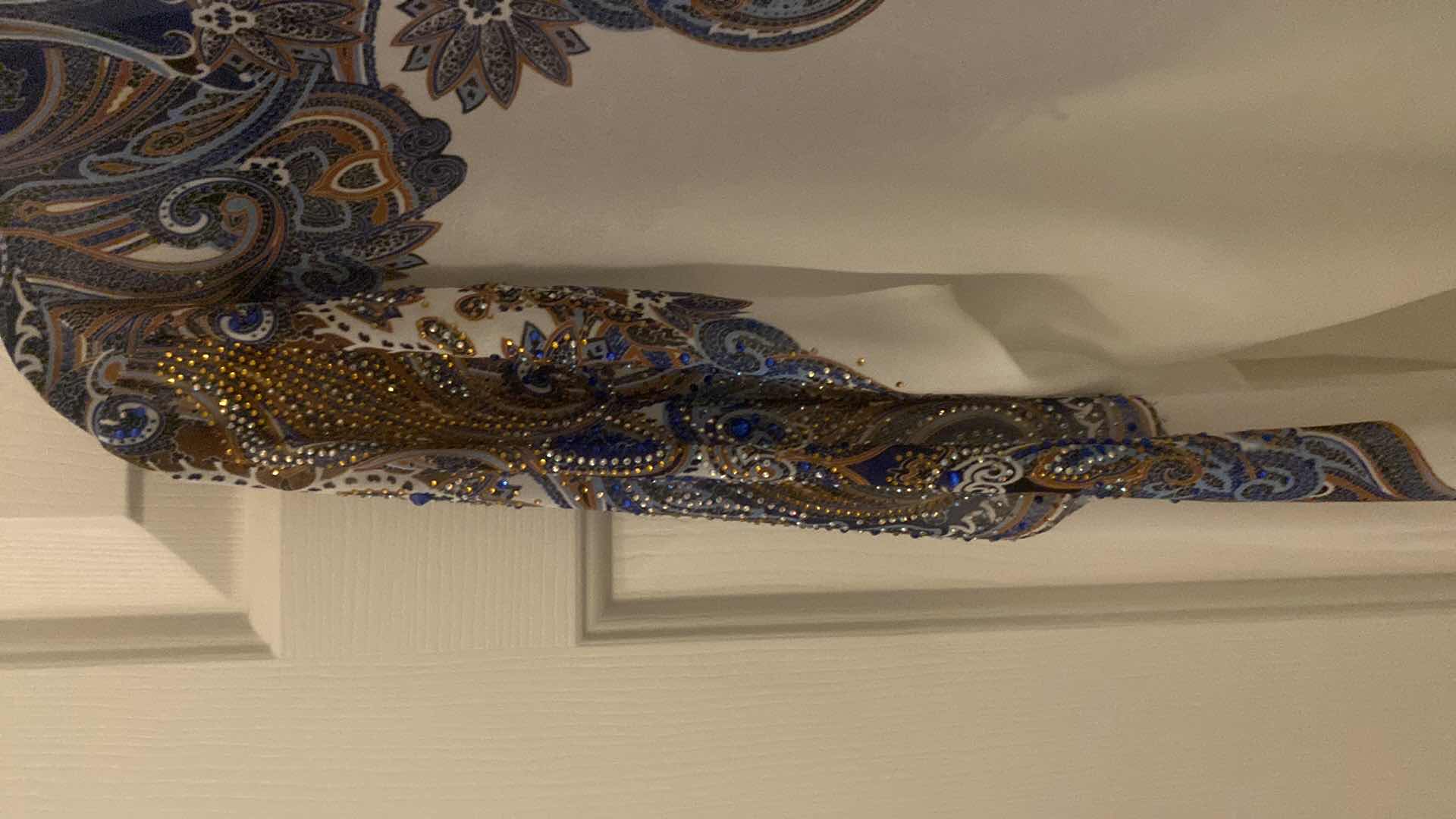 Photo 1 of WOMENS GENESE BLOUSE EST SIZE M/LARGE