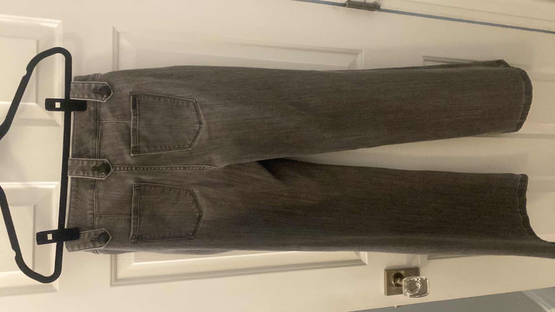 Photo 1 of WOMENS WHITE HOUSE BLACK MARKET CHARCOAL DENIM WIDE LEG PANTS SIZE 4 LONG ( fit like a 6, matching jacket sold separately)