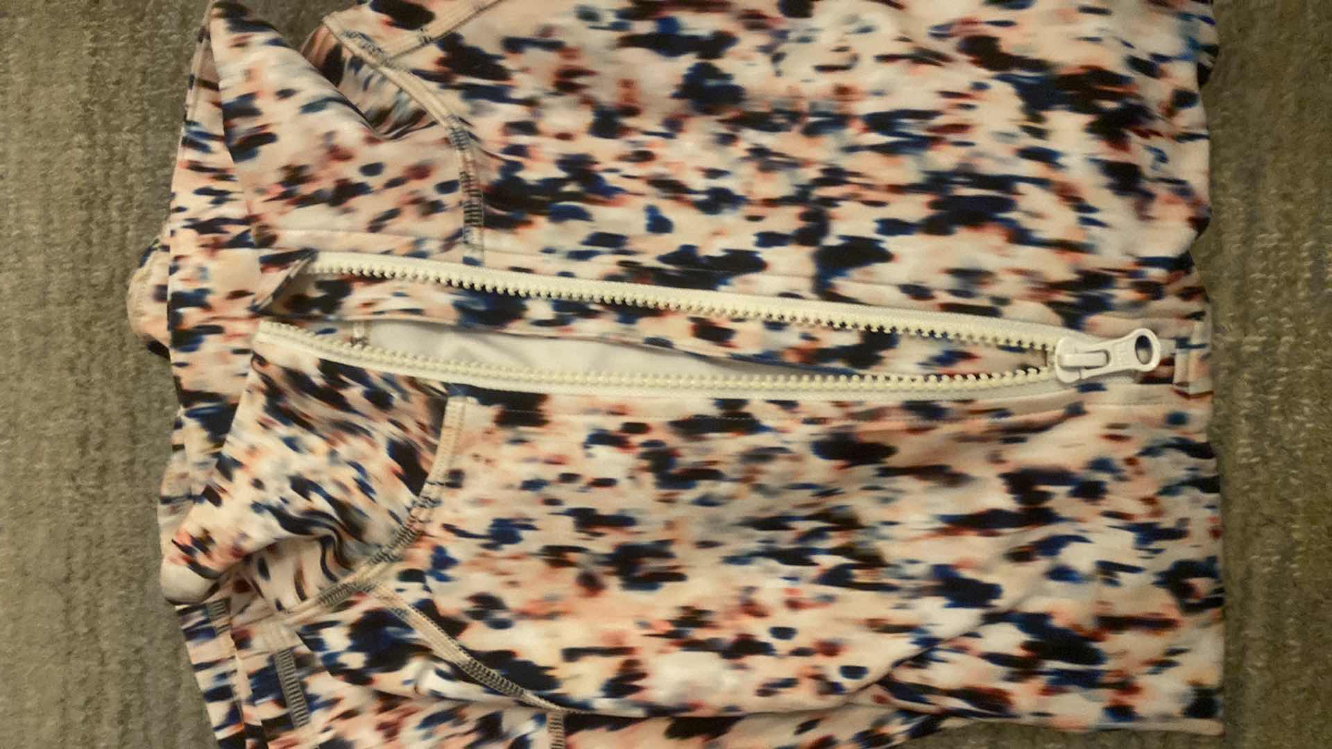 Photo 1 of 3 - WOMENS FITNESS WEAR SIZES MEDIUM