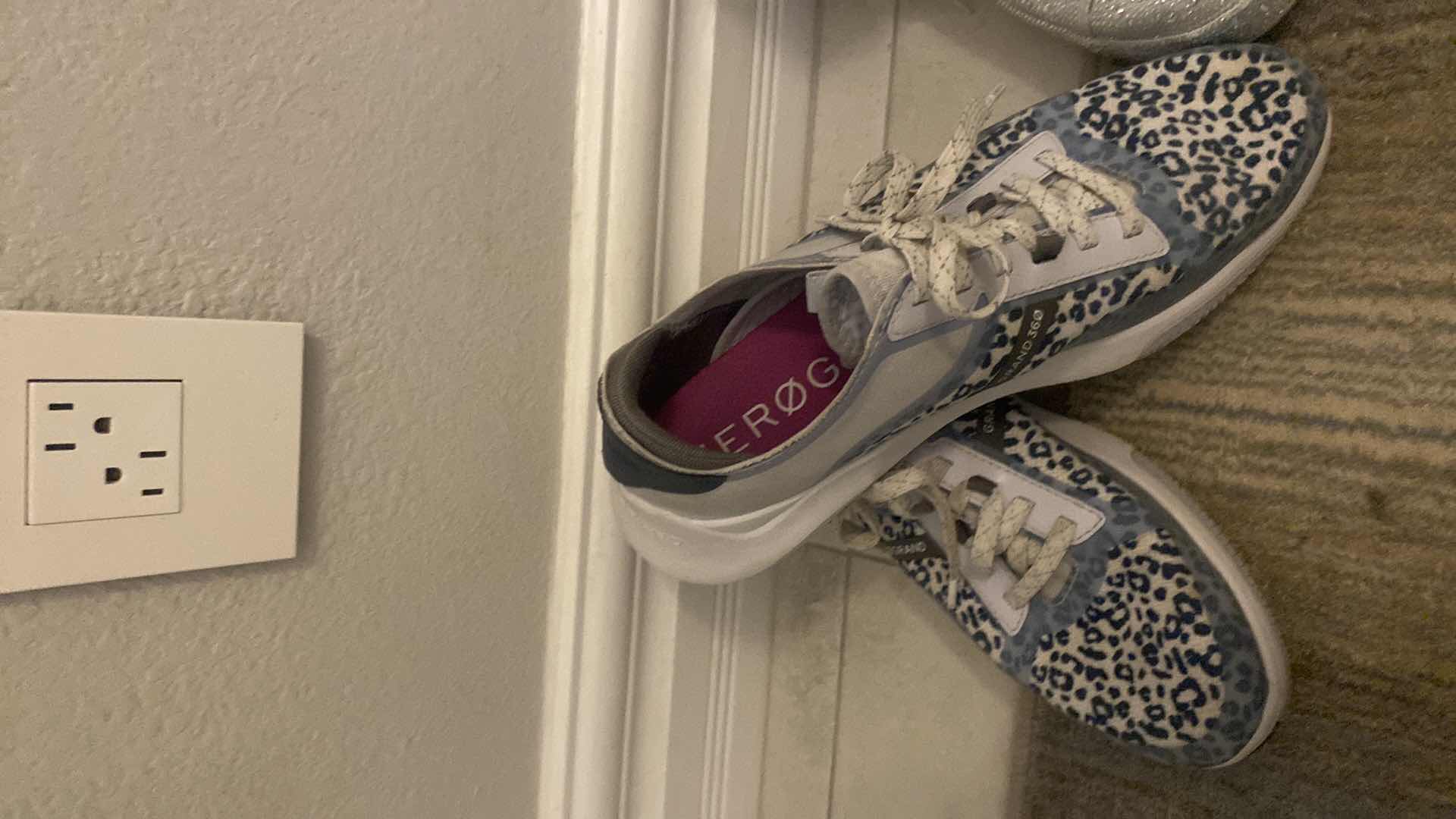 Photo 1 of WOMENS SNEAKERS COLE HAHN & INC SIZE 11