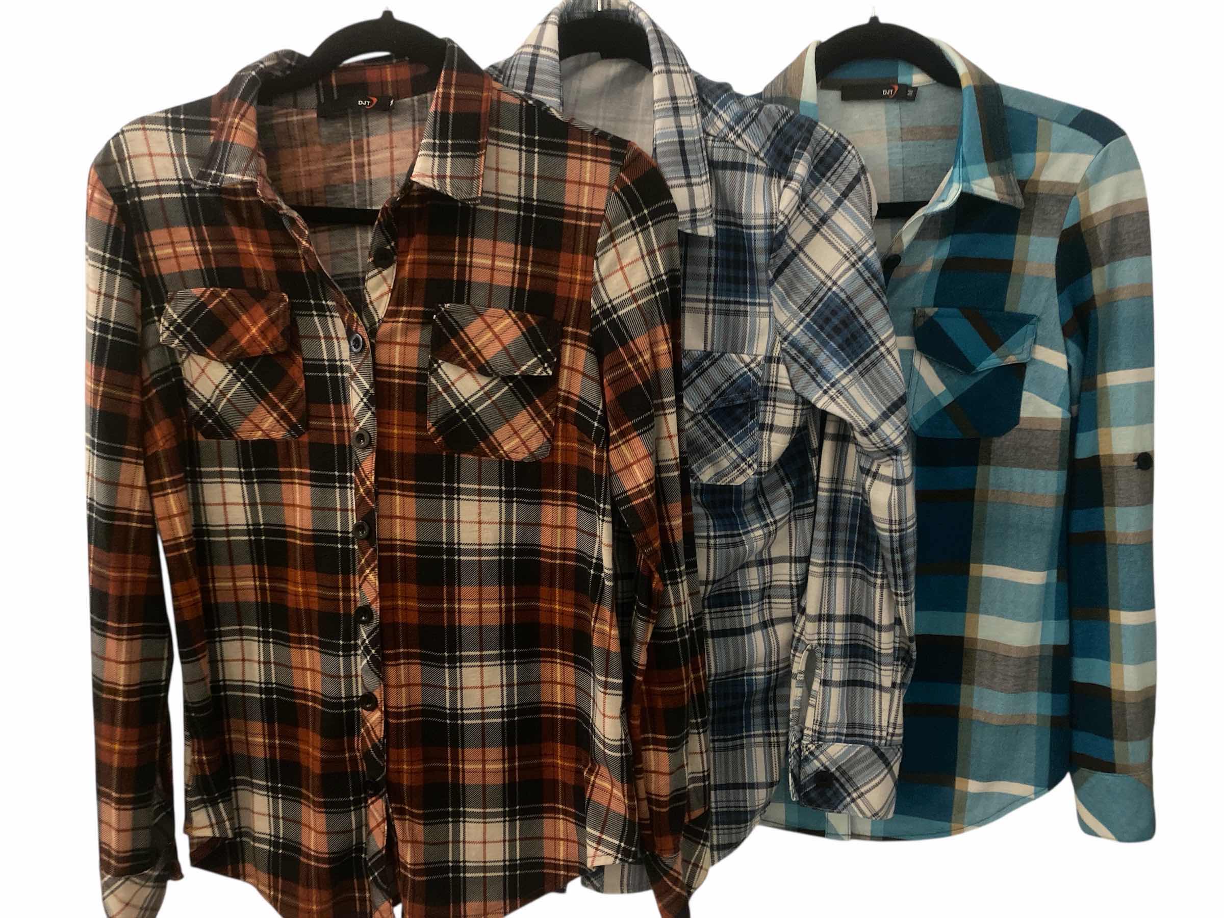 Photo 1 of 3 - WOMENS TAILORED FLANNEL SHIRTS SIZE MEDIUM