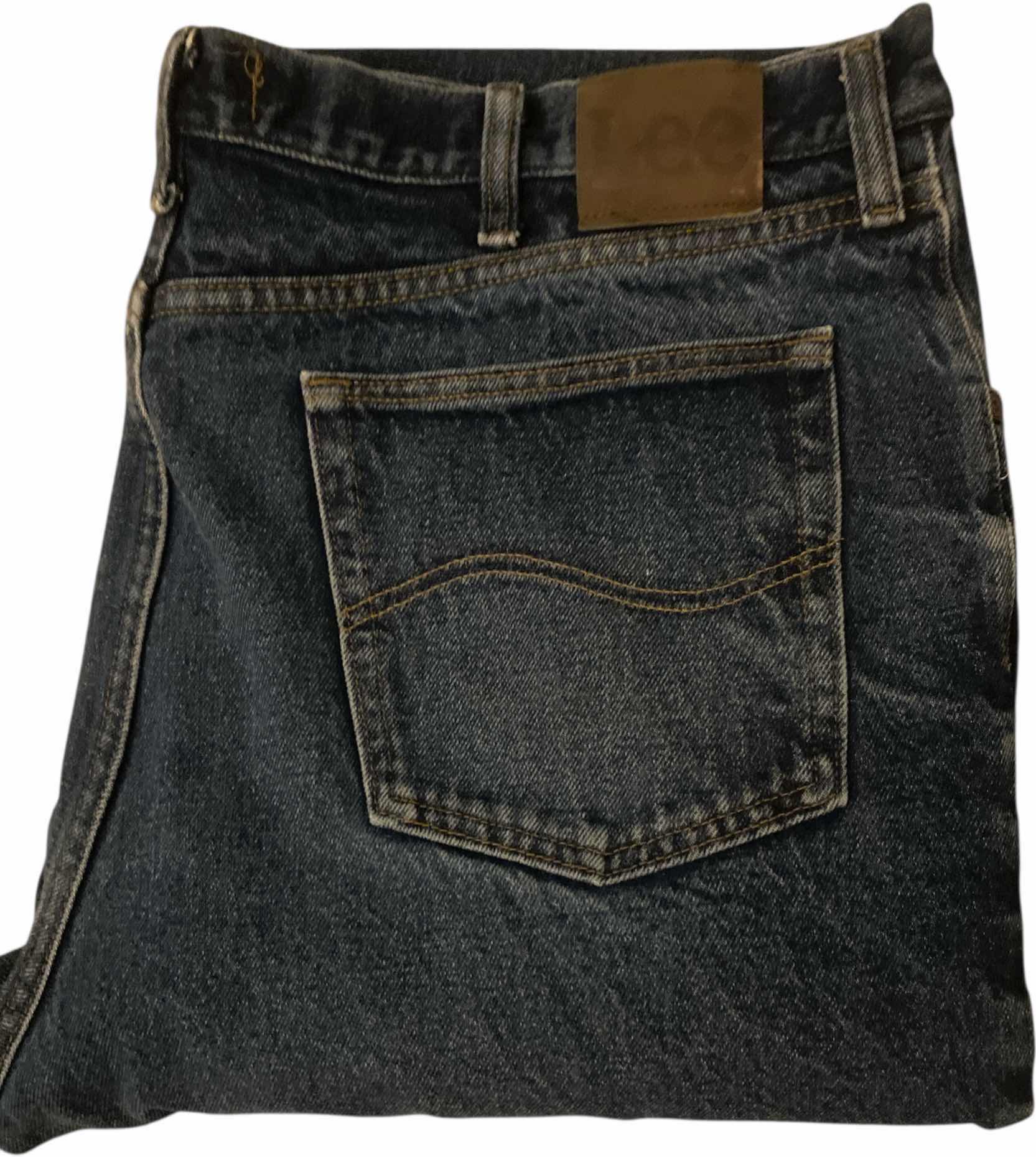 Photo 1 of MENS LEE JEANS SIZE 44 L36