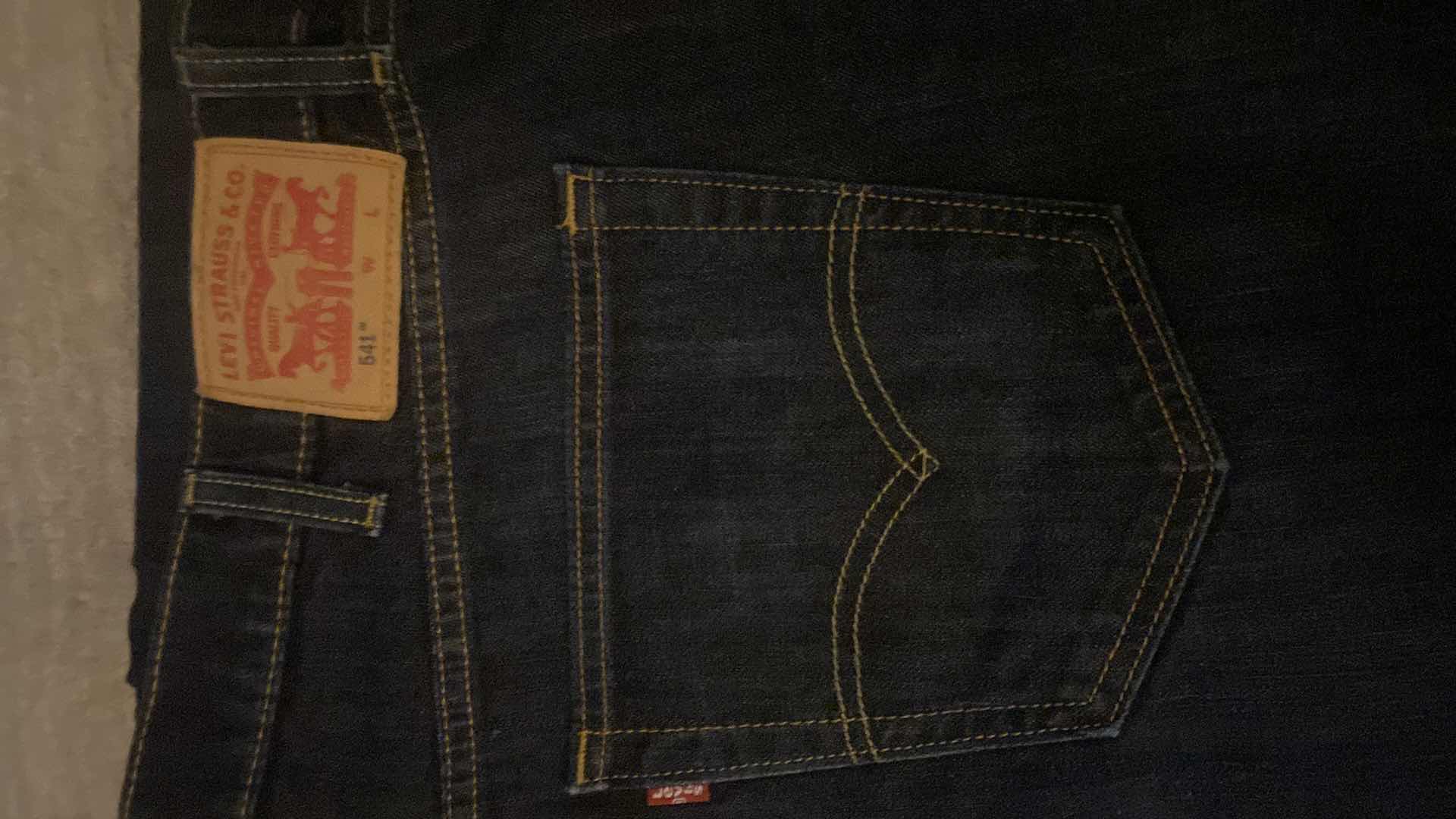 Photo 1 of 3 - MENS LEVI JEANS SIZE 42 L36