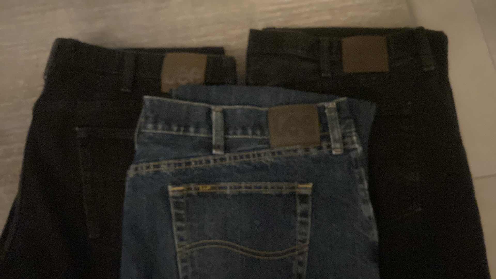 Photo 1 of 3 - MENS LEE JEANS SIZE 42 L36
