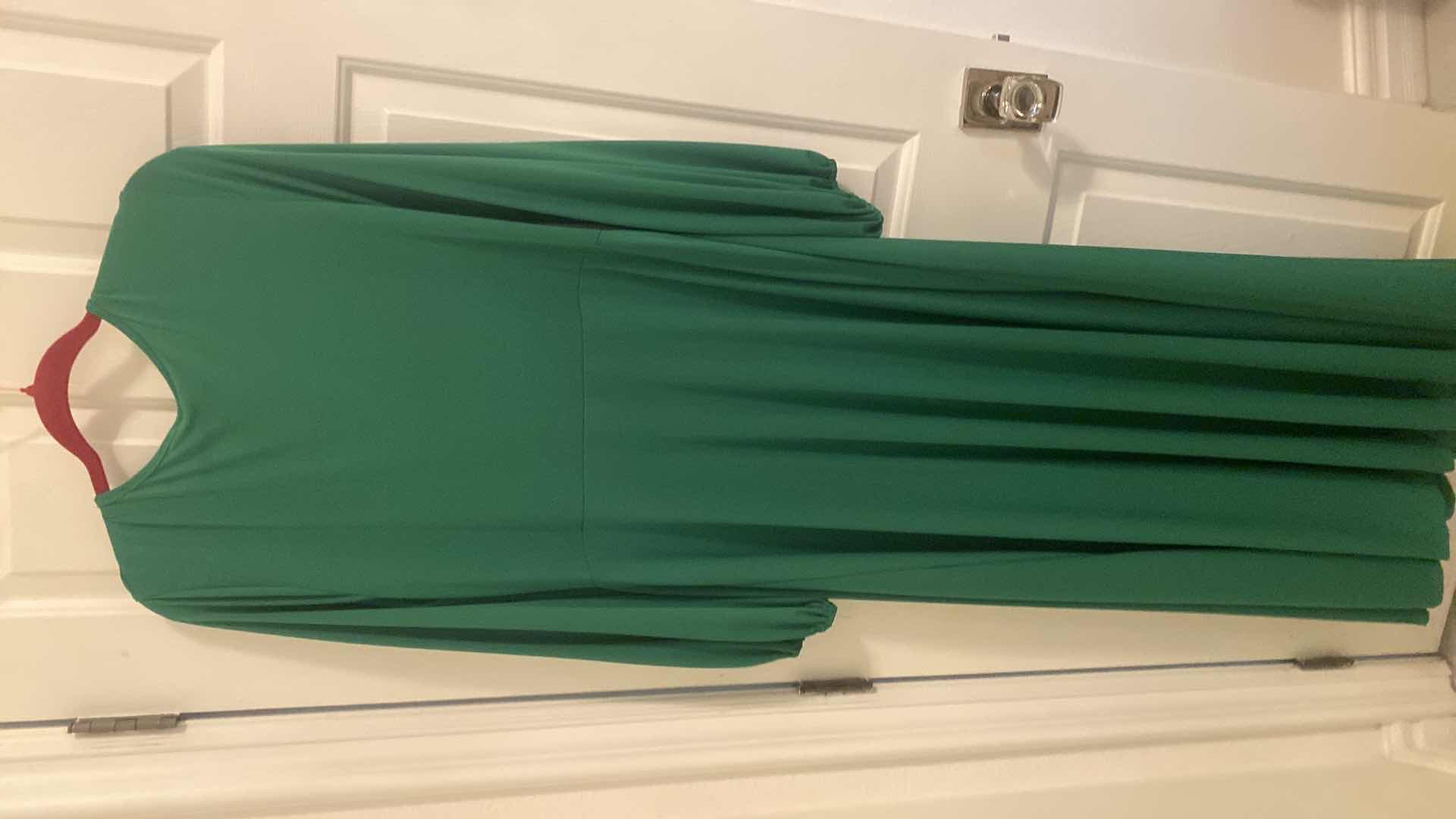 Photo 1 of NEW WOMENS GREEN JERSEY MAXI DRESS SIZE 2XL $89.00