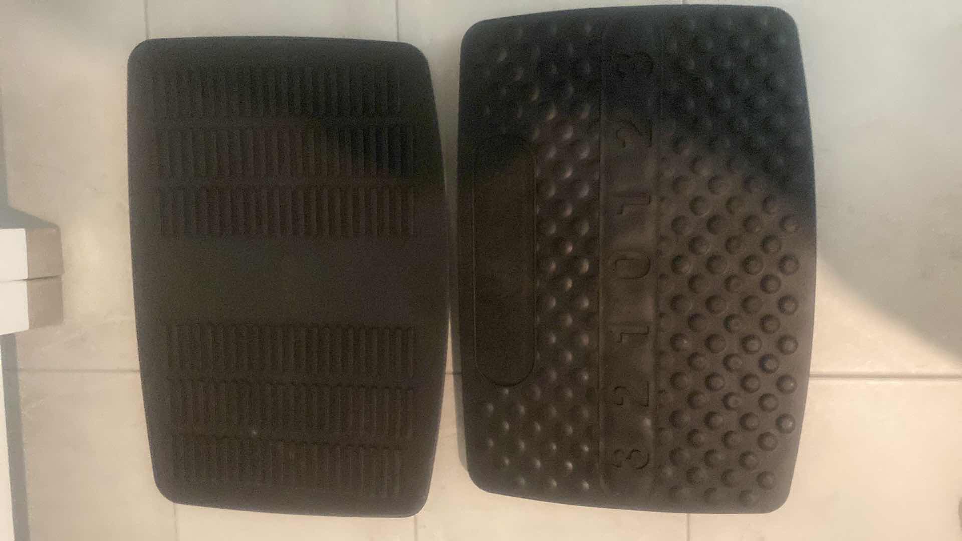 Photo 1 of ZAAZ MOVEMENT 20K VIBRATION MACHINE WITH SOFT MAT & ZAAZ CHAIR ACCESSORIES