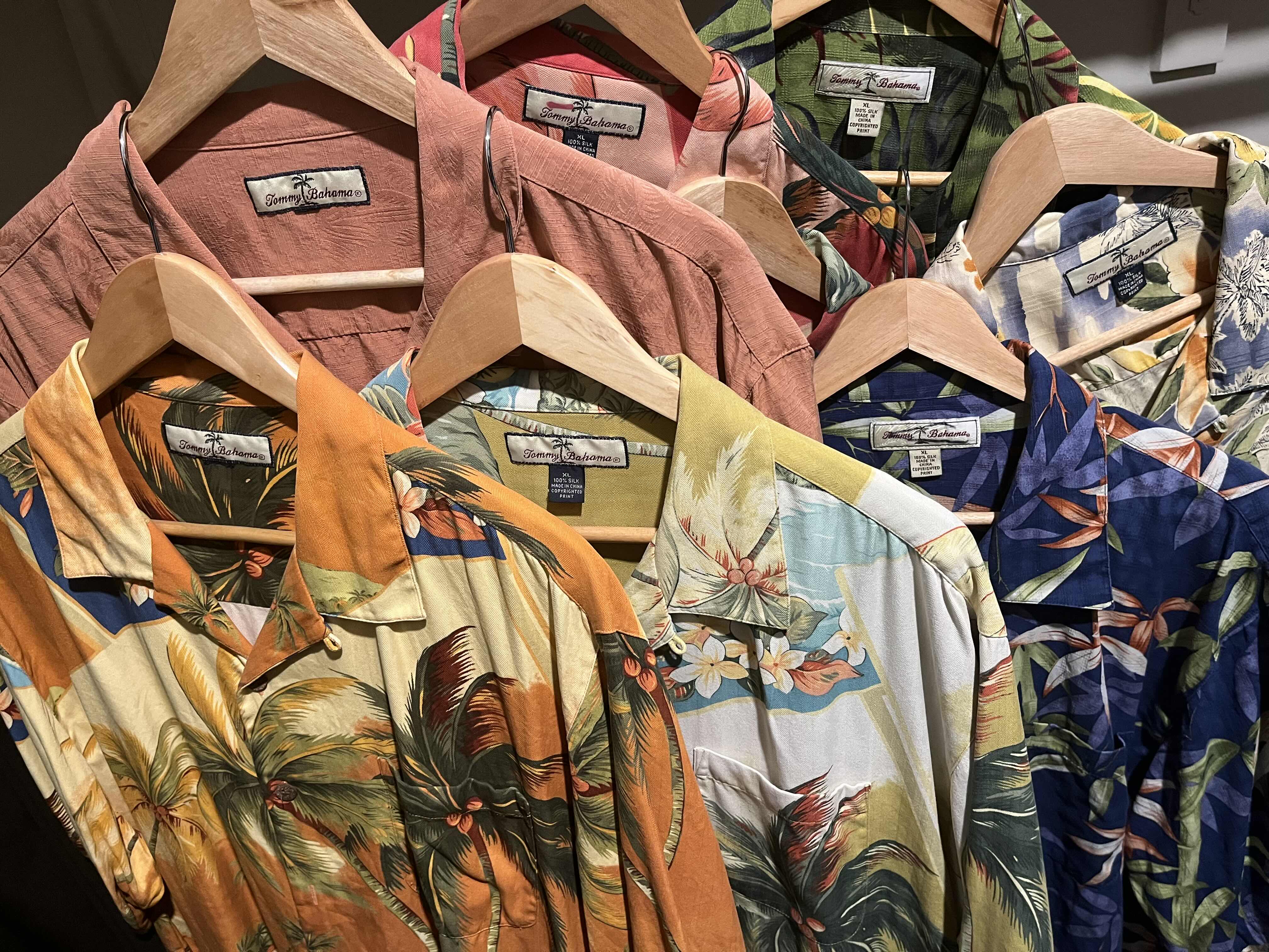 Photo 1 of TOMMY BAHAMA HAWAIIAN BUTTON UP SHORT SLEEVE SHIRTS MENS XL/XXL (8)