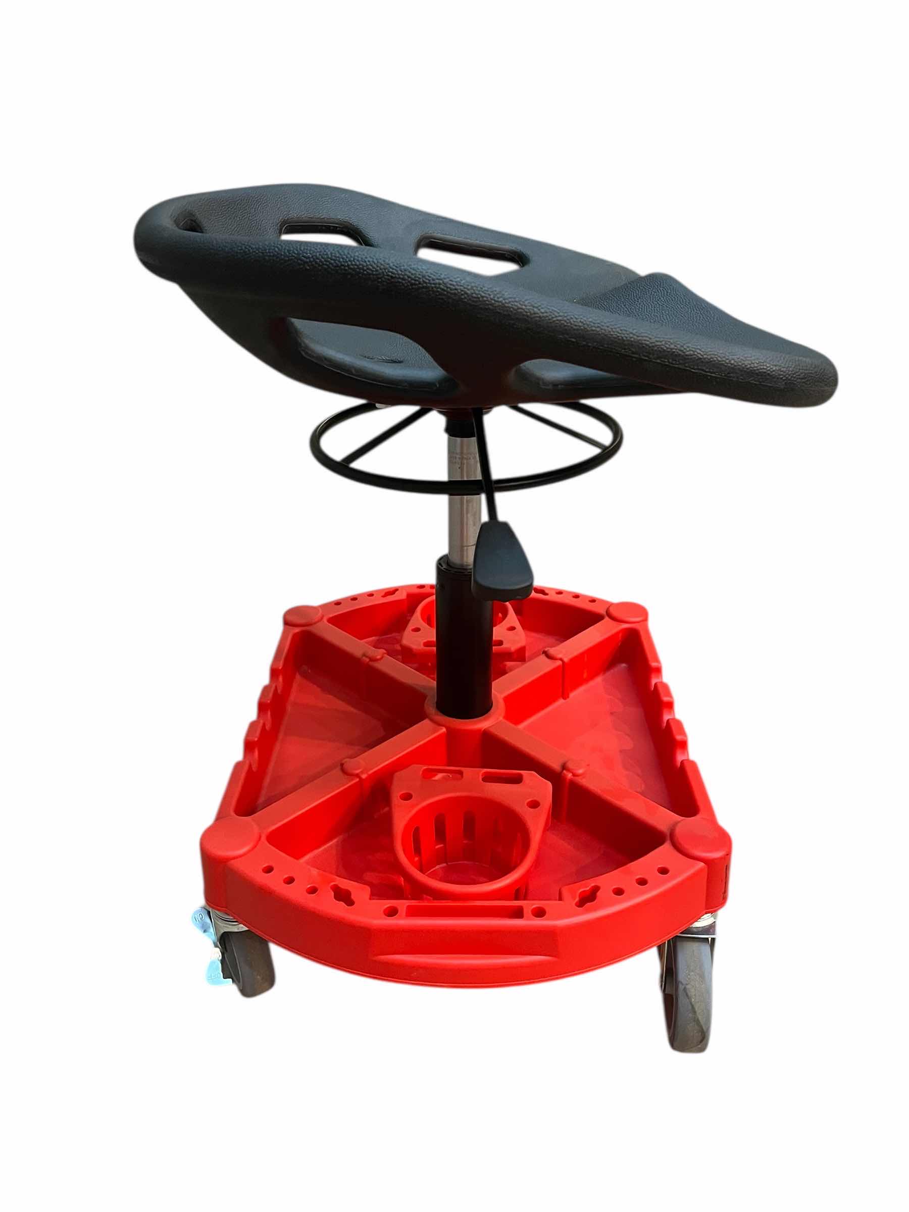 Photo 1 of VEVOR GARAGE STOOL DETAILING CREEPER