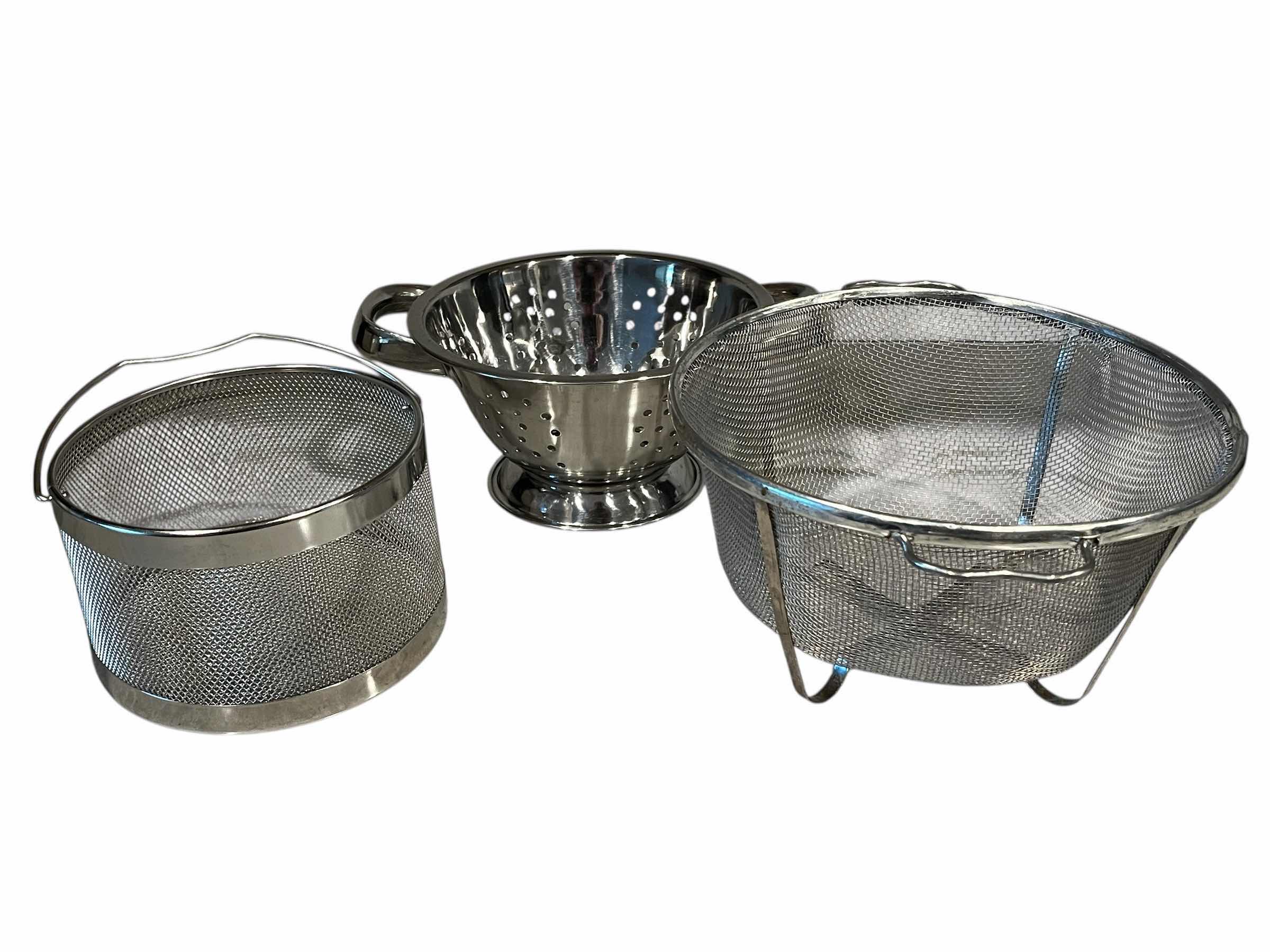 Photo 1 of STAINLESS STEEL MIXING BOWL SET (4) & STRAINERS (3)