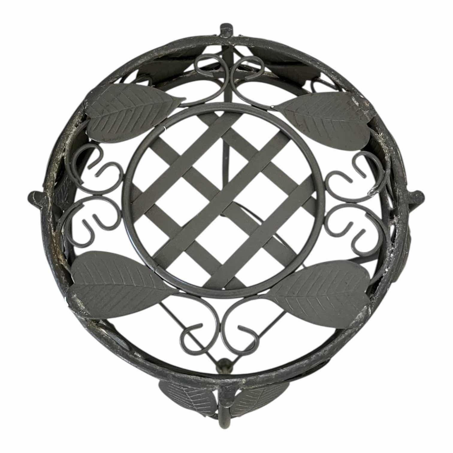 Photo 1 of LEAF DESIGN GRAY WIRE PLANTER STAND 12” X 17”