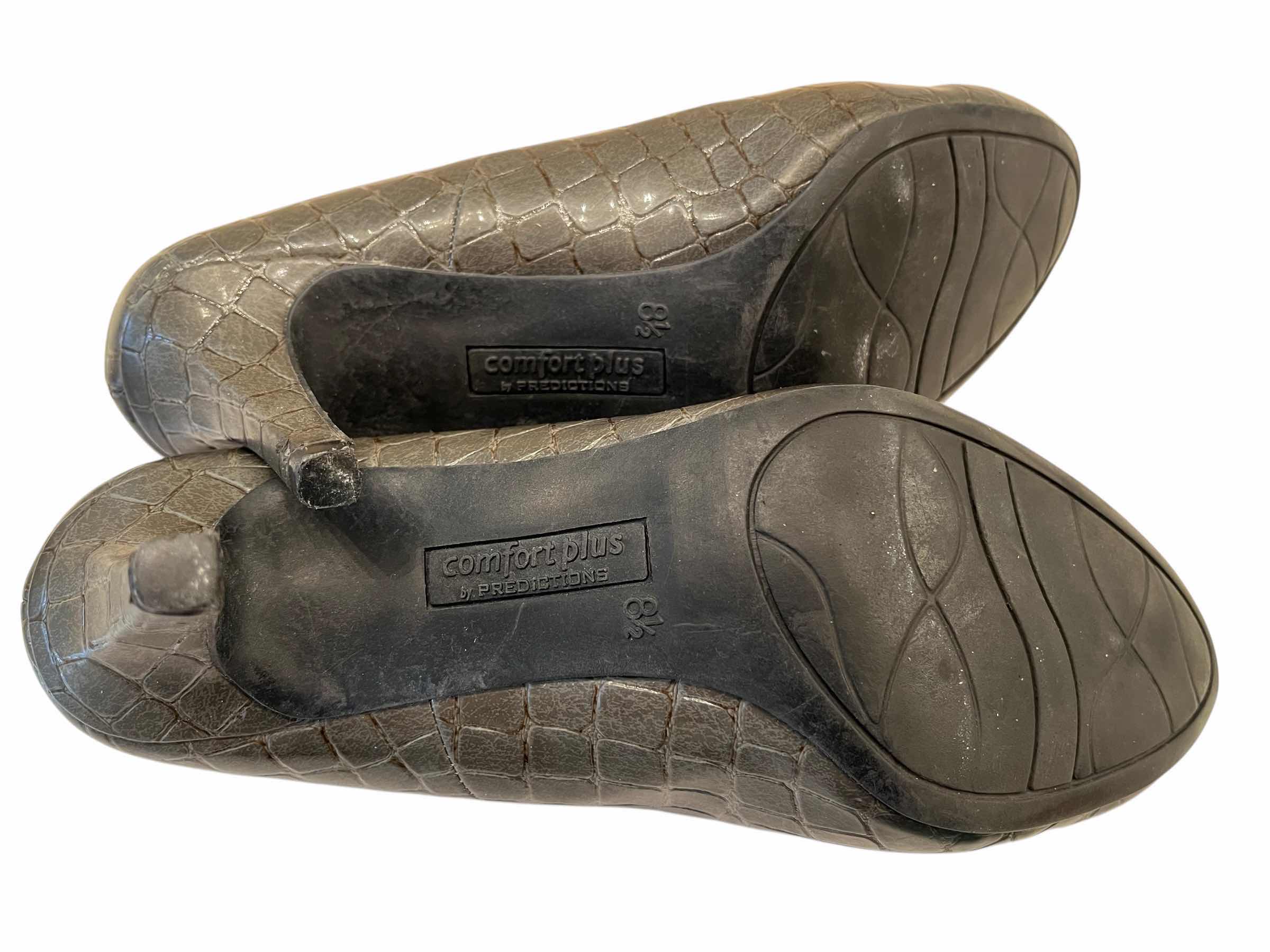 Photo 1 of COMFORT PLUS GRAY GATOR PRINT HEELS WOMENS SIZE 8.5”