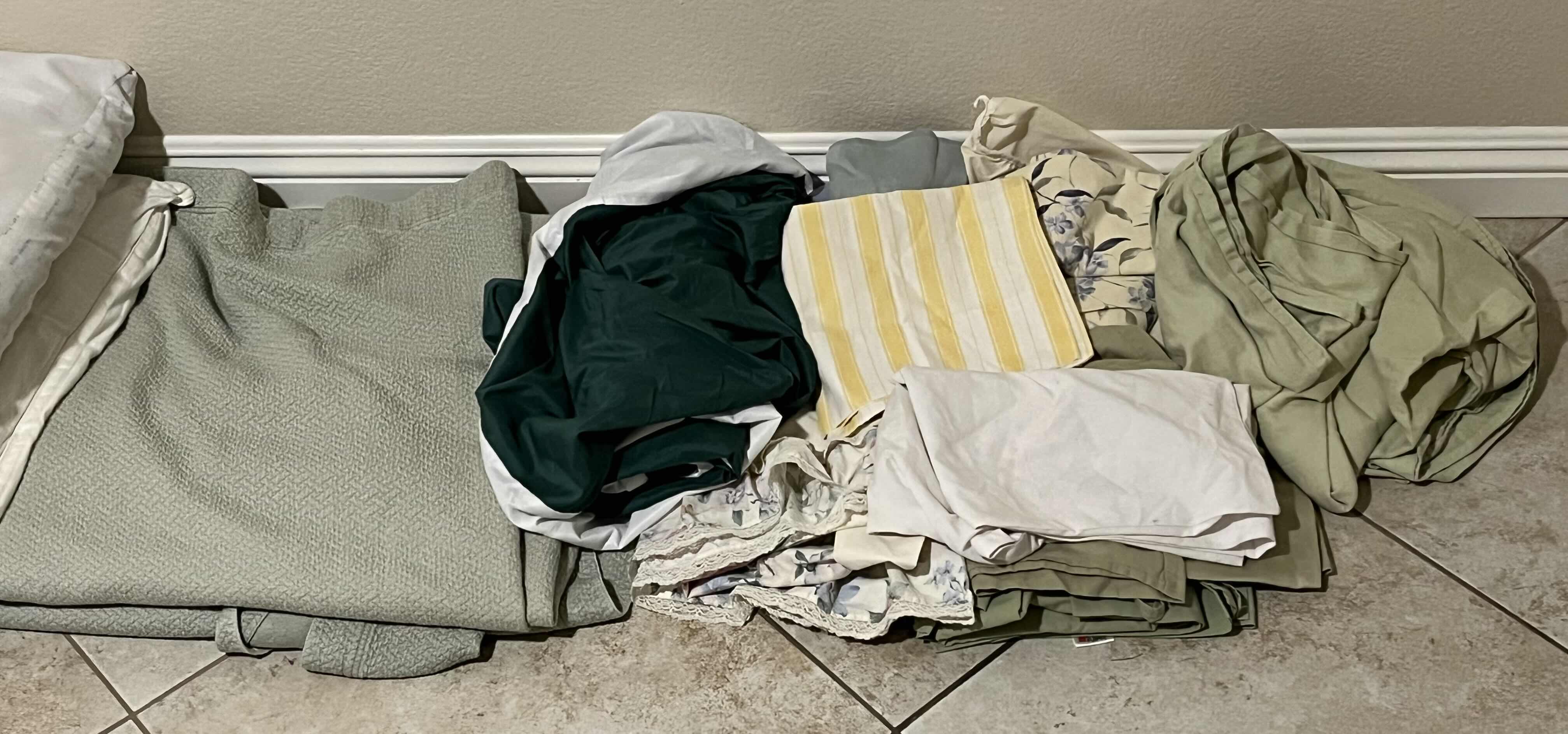 Photo 1 of PILLOWS (4) W LINENS