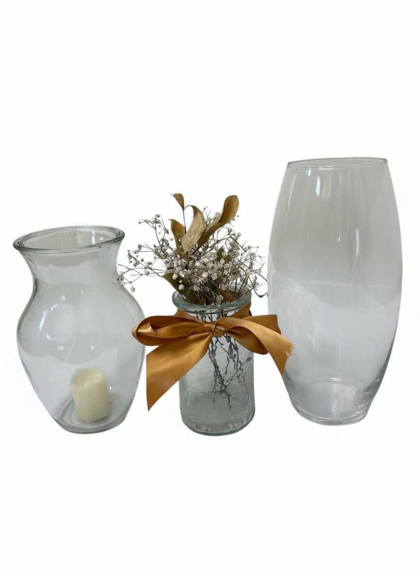 Photo 1 of CLEAR GLASS VASES (3) H10.5”