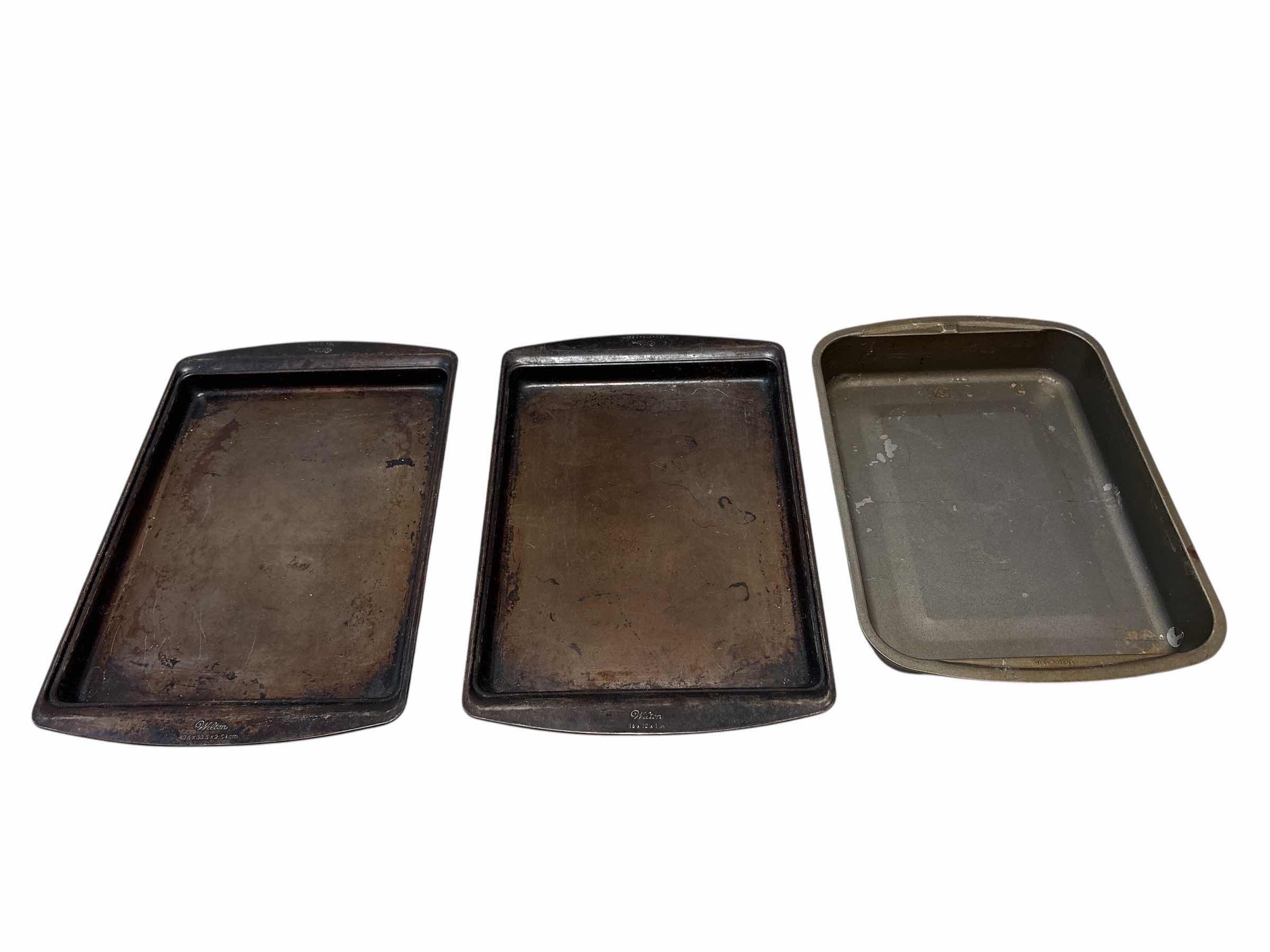 Photo 1 of BAKING SHEET PANS (6)