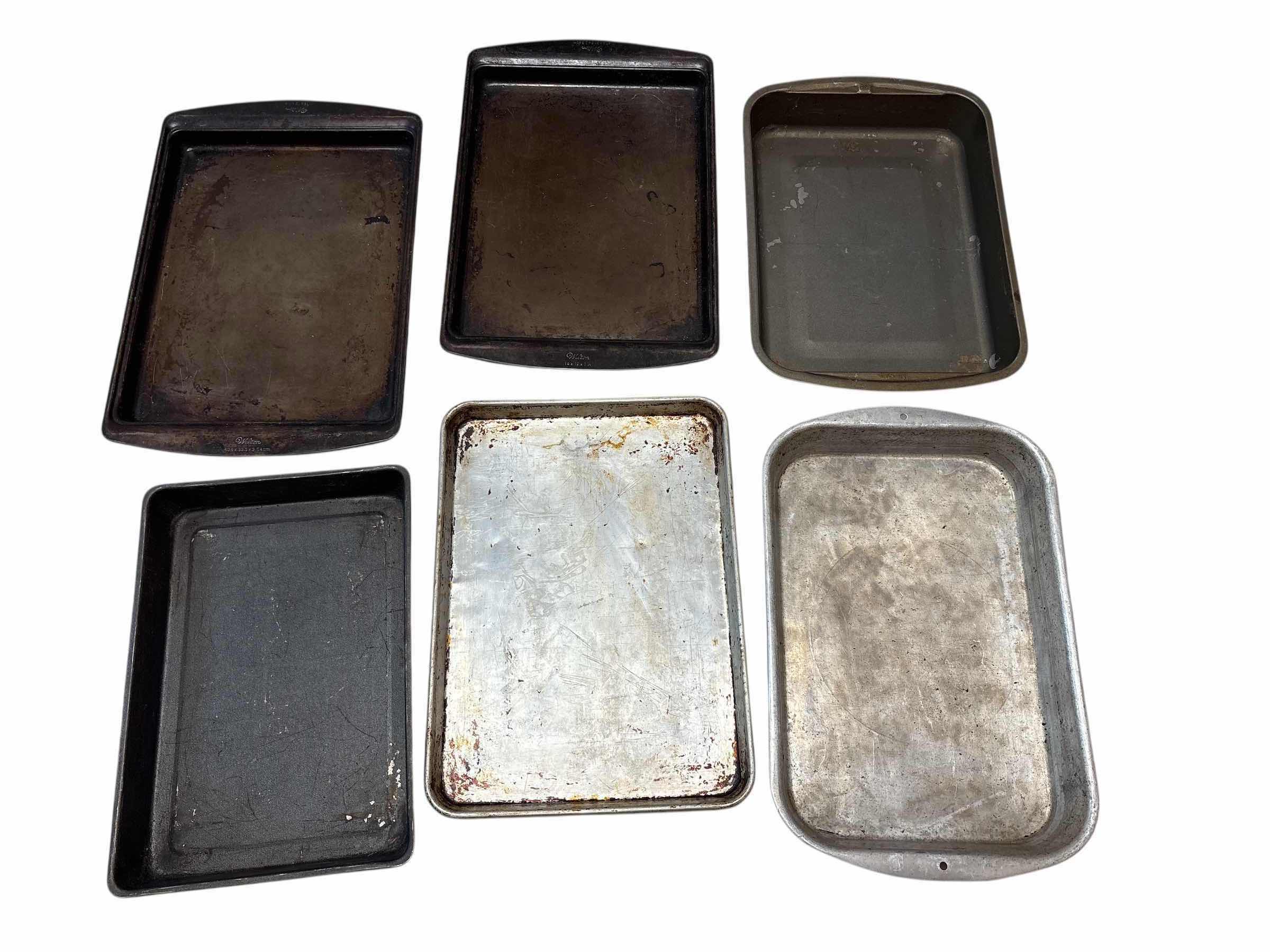 Photo 1 of BAKING SHEET PANS (6)