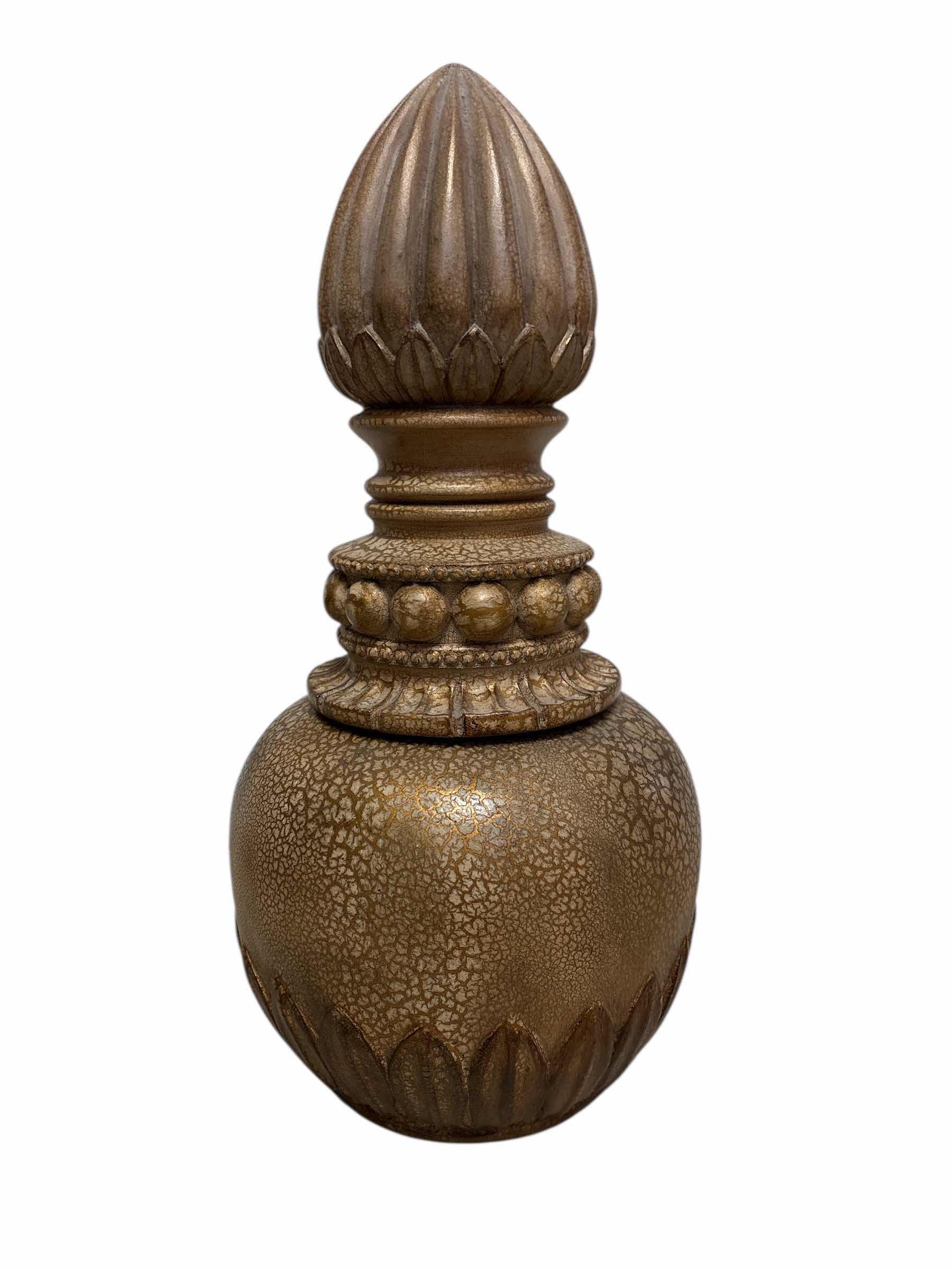 Photo 1 of VICTORIAN STYLE URN H16.5”