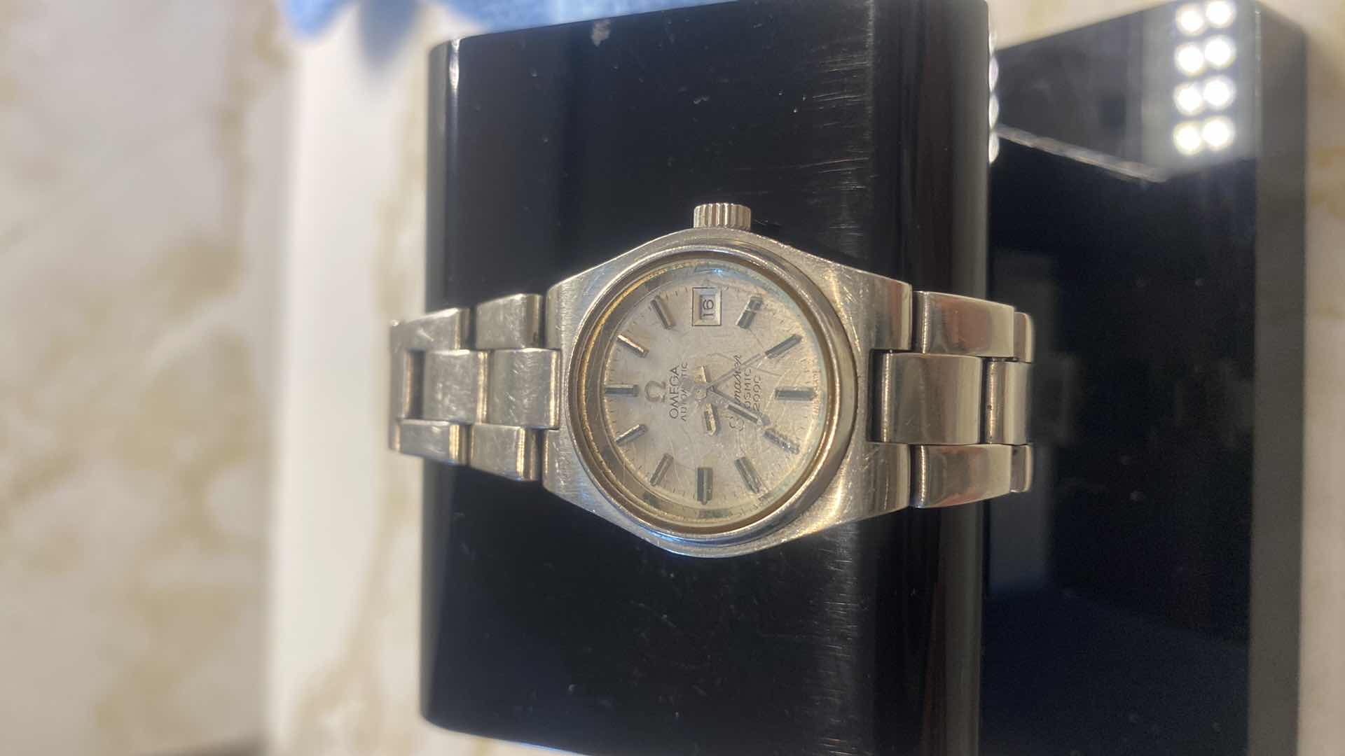 Photo 1 of VINTAGE WOMEN’S OMEGA SEA MASTER COSMIC 2000 AUTOMATIC WRISTWATCH WITH STAINLESS STEEL TONNEAU SHAPED CASE, SILVER CHAMPAGNE, DIAL WITH STICK MARKERS AND DATE WINDOW JEWELRY