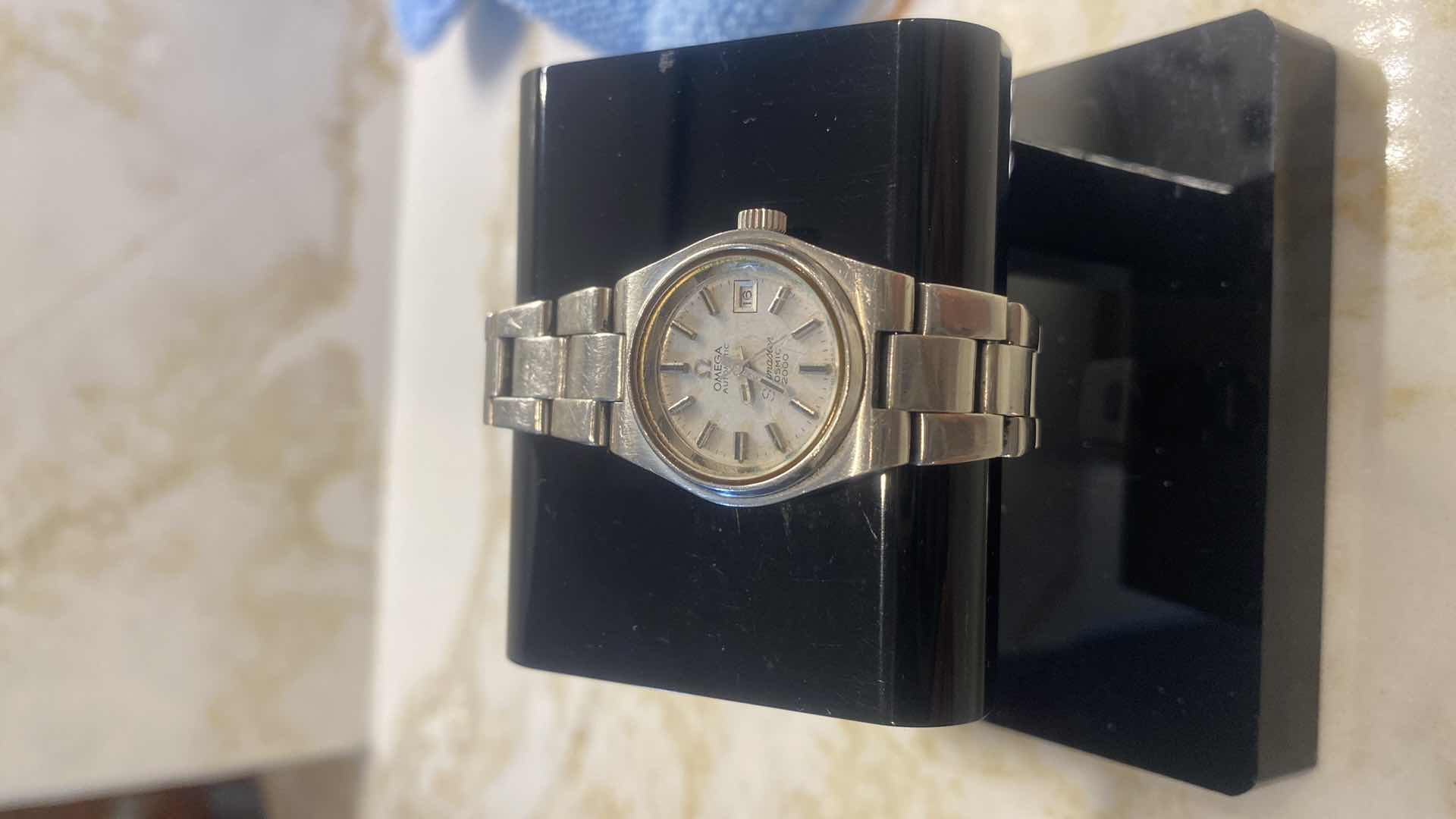 Photo 1 of VINTAGE WOMEN’S OMEGA SEA MASTER COSMIC 2000 AUTOMATIC WRISTWATCH WITH STAINLESS STEEL TONNEAU SHAPED CASE, SILVER CHAMPAGNE, DIAL WITH STICK MARKERS AND DATE WINDOW JEWELRY