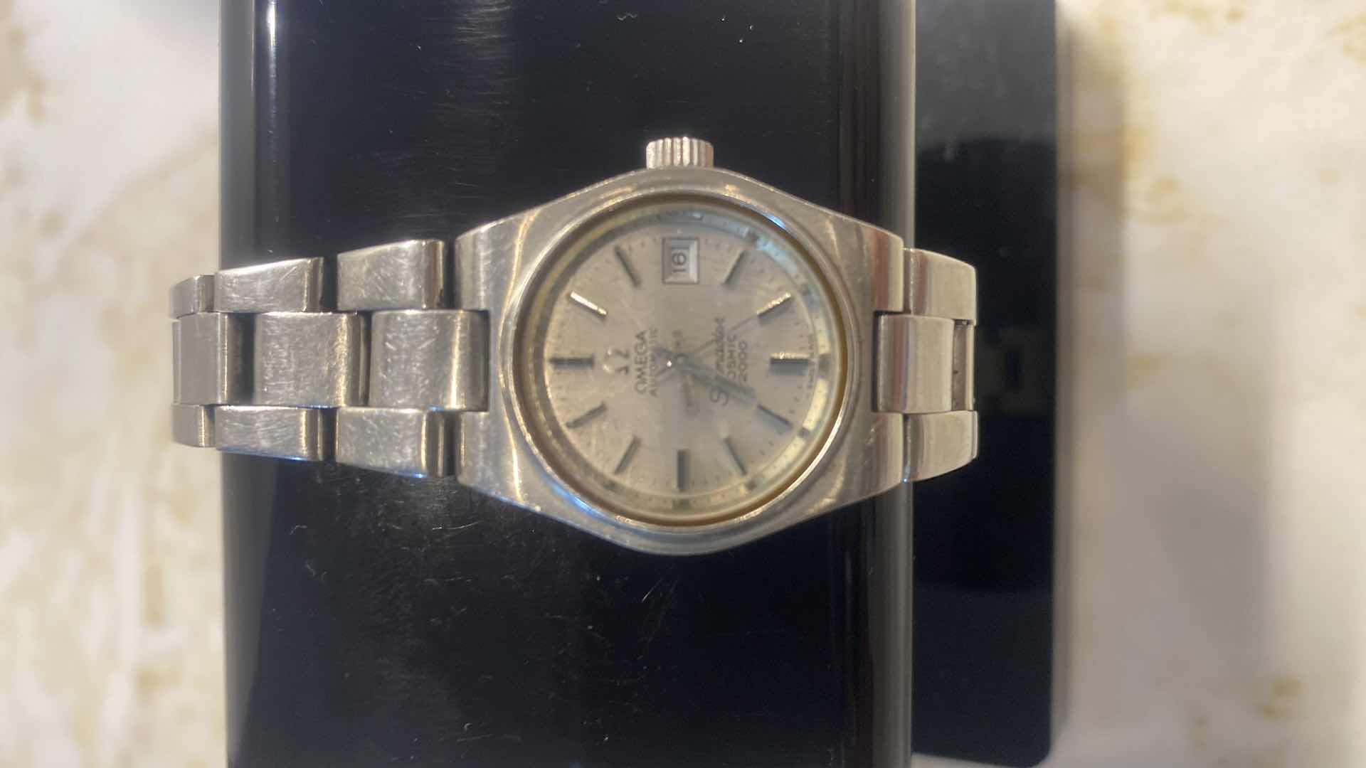Photo 1 of VINTAGE WOMEN’S OMEGA SEA MASTER COSMIC 2000 AUTOMATIC WRISTWATCH WITH STAINLESS STEEL TONNEAU SHAPED CASE, SILVER CHAMPAGNE, DIAL WITH STICK MARKERS AND DATE WINDOW JEWELRY