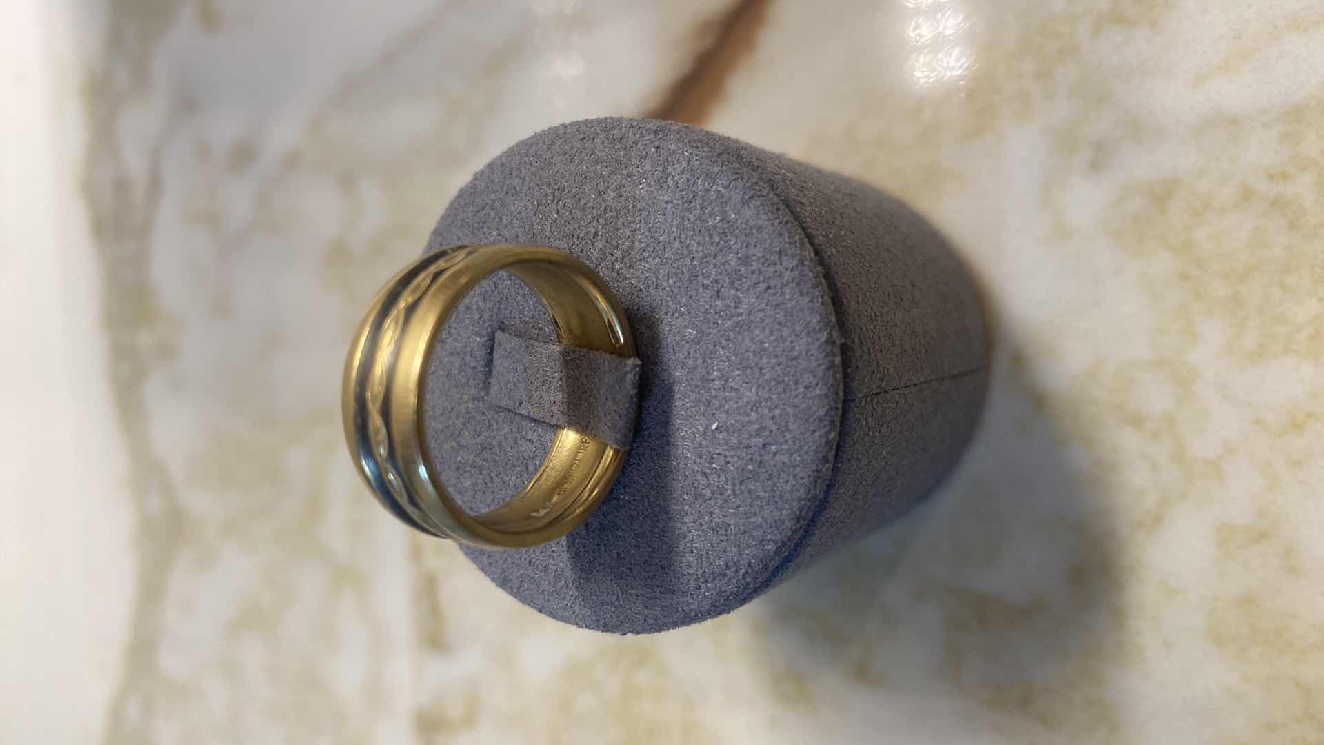 Photo 1 of WOMEN’S BAND RING STAMPED 14K 5G TOTAL WEIGHT JEWELRY