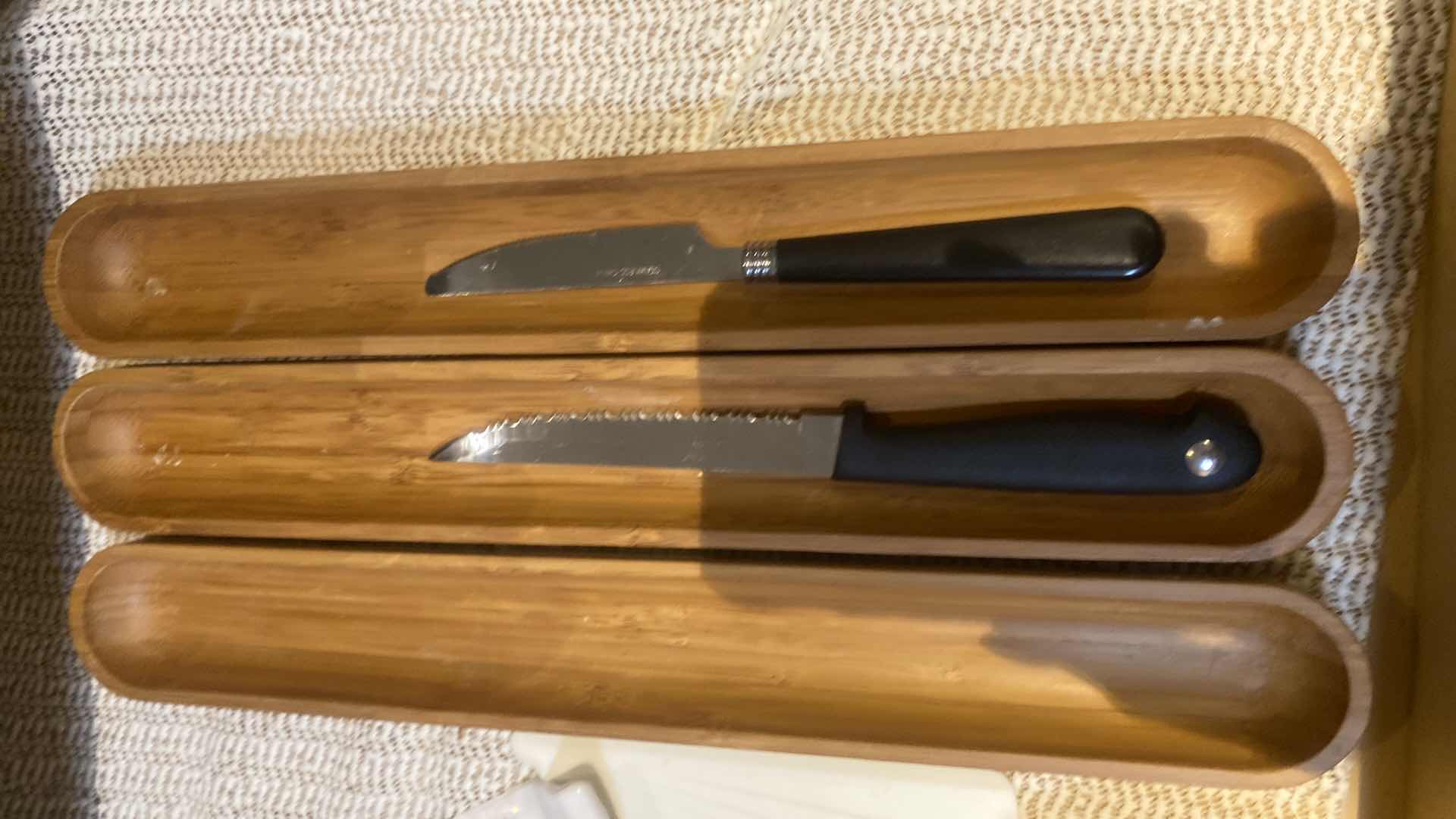 View 3 of CONTENTS OF DRAWER – SILVERWARE KNIVES & PIE ACCESSORIES