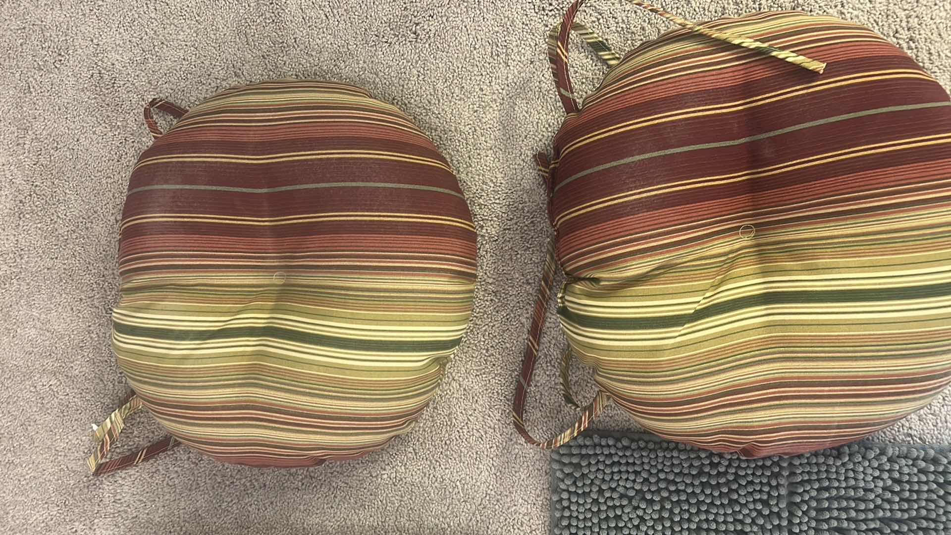 View 2 of NEW QUEEN SHEET SET, ROUND PILLOW CUSHIONS, AND SMALL RUG rug is 24” x 17”