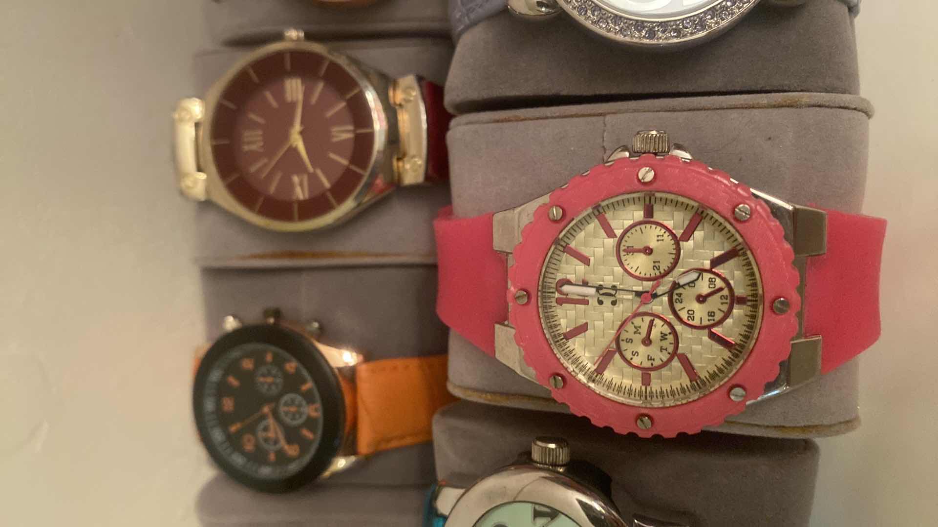 View 3 of WOMEN’S FASHION WATCHES (7)