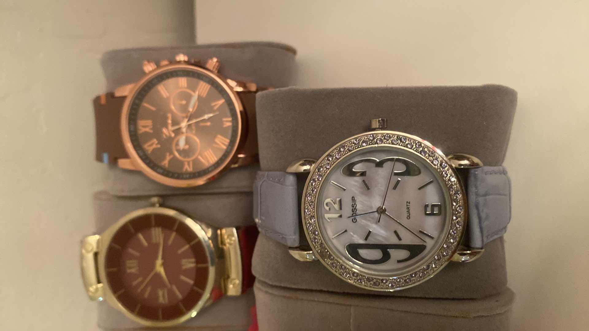 View 4 of WOMEN’S FASHION WATCHES (7)