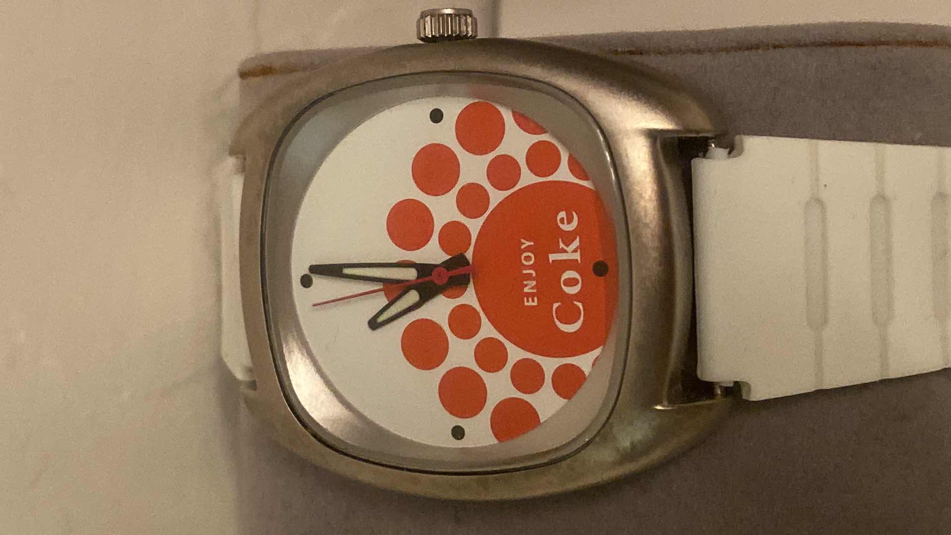View 3 of WOMEN’S FASHION WATCHES (3)