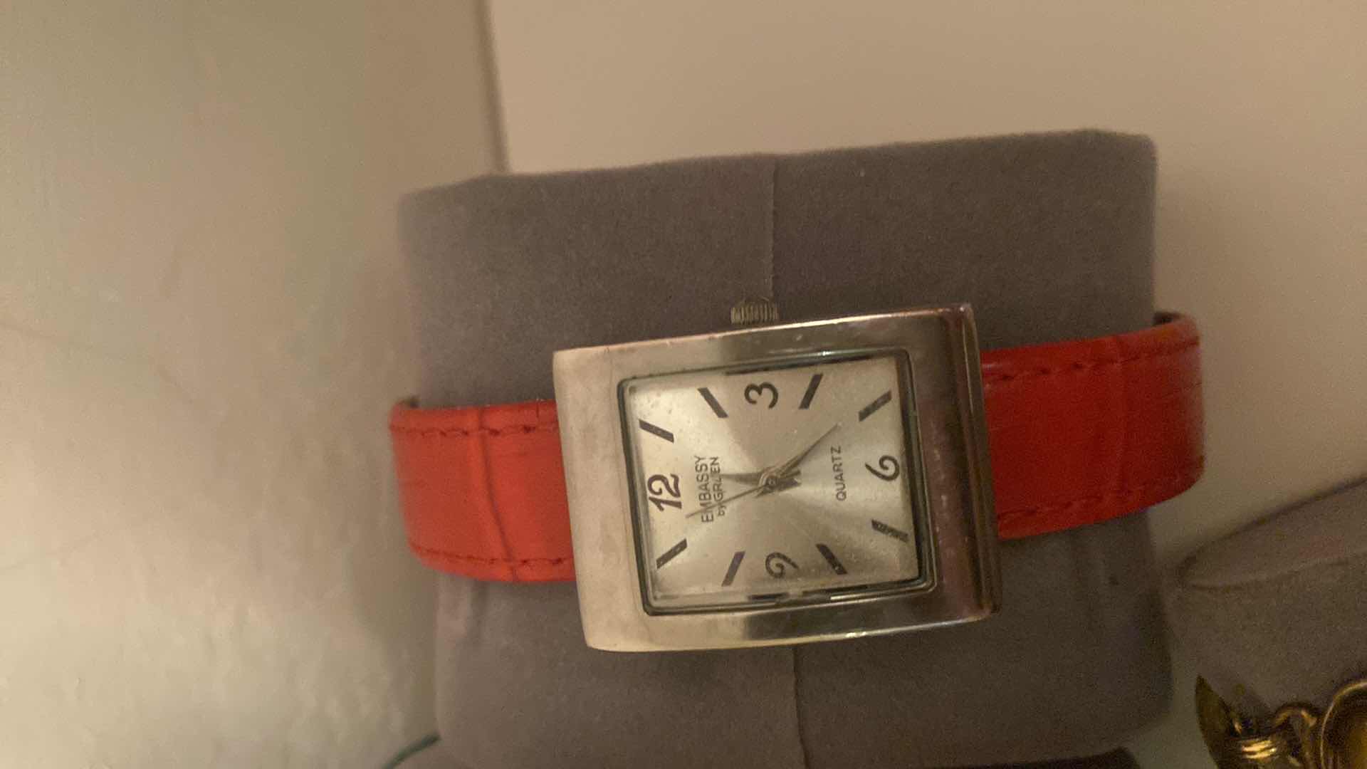 View 7 of WOMEN’S FASHION WATCHES (7)