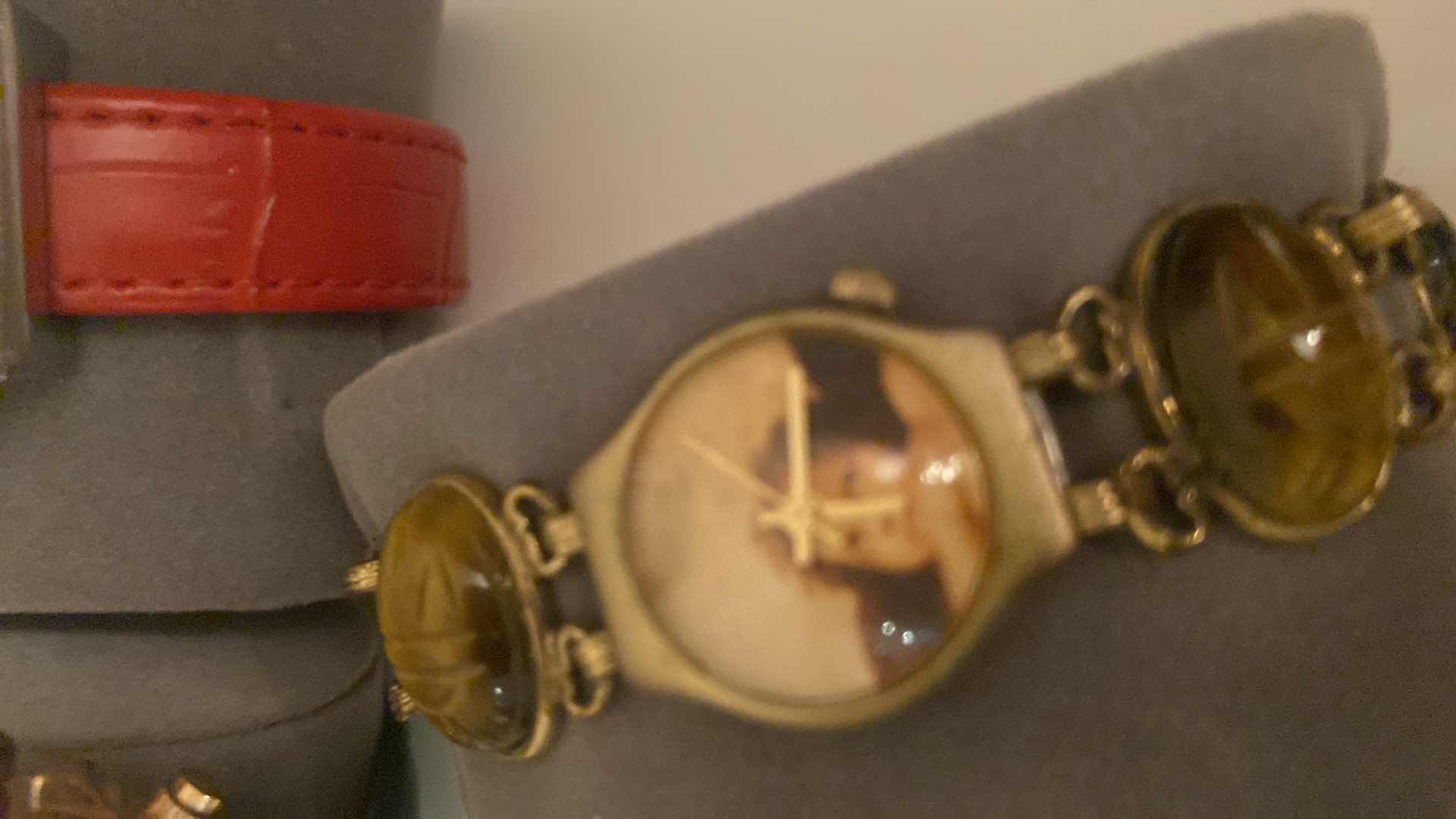 View 8 of WOMEN’S FASHION WATCHES (7)
