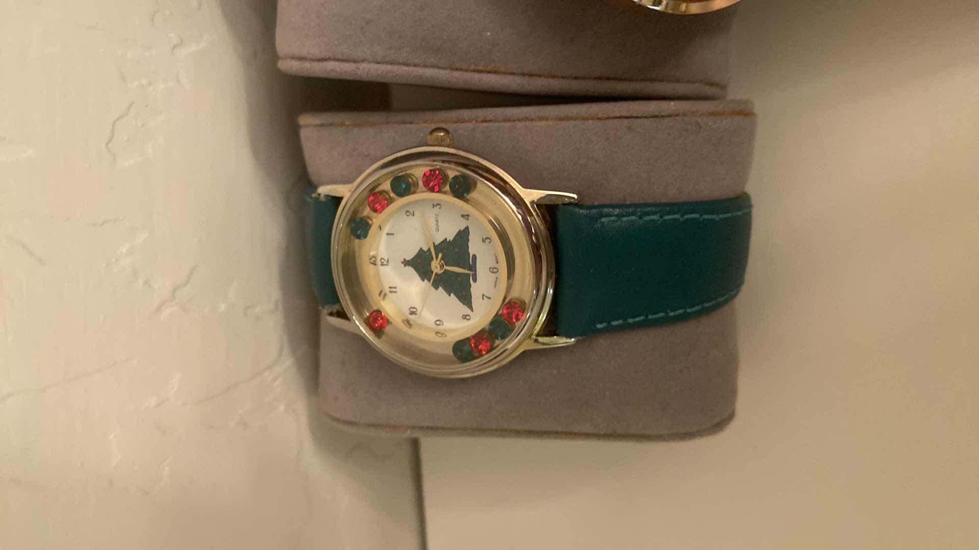 View 5 of WOMEN’S FASHION WATCHES (7)