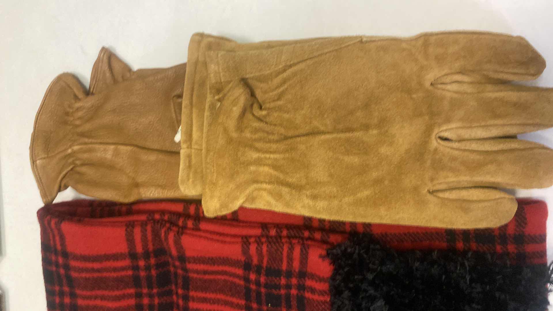 View 4 of WINTER SCARVES AND GLOVES (6)