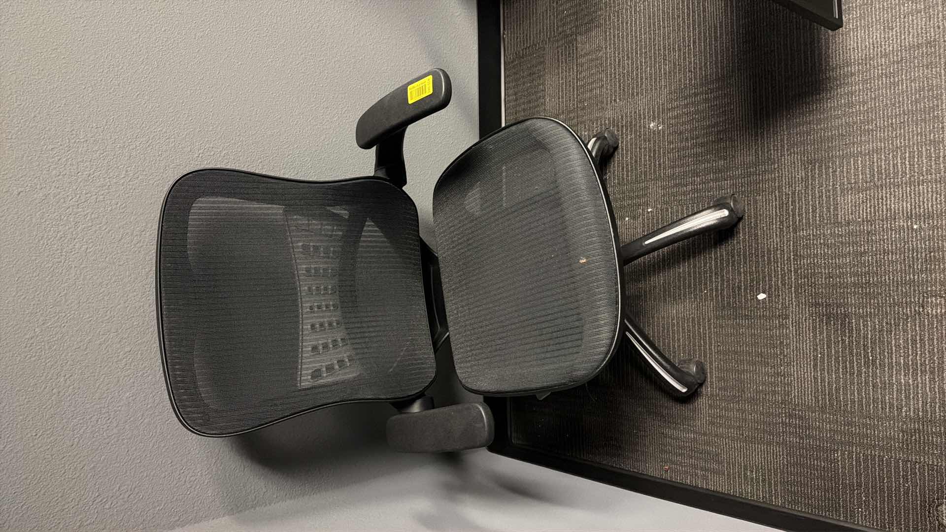 Photo 1 of Black mesh office chair