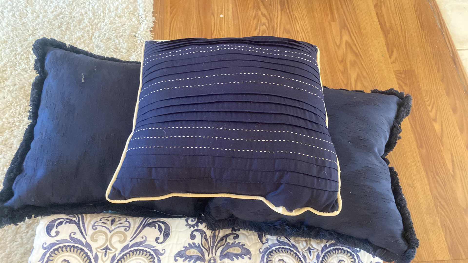 Photo 1 of MADISON PARK KING QUILT WITH 2 PILLOW SHAMS & 3 TOSS PILLOWS 96” X 104”