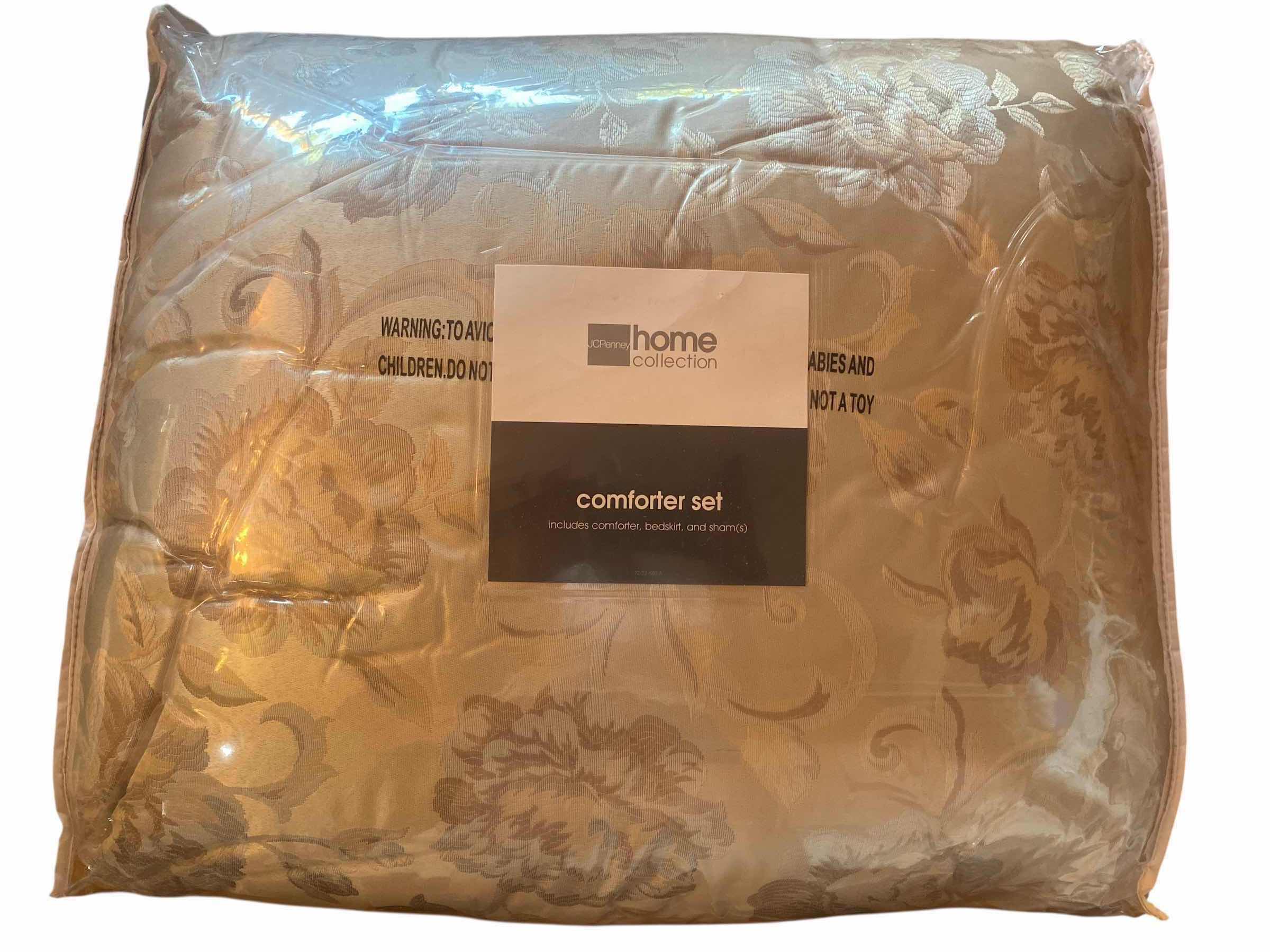 Photo 1 of JC PENNY KING COMFORTER SET