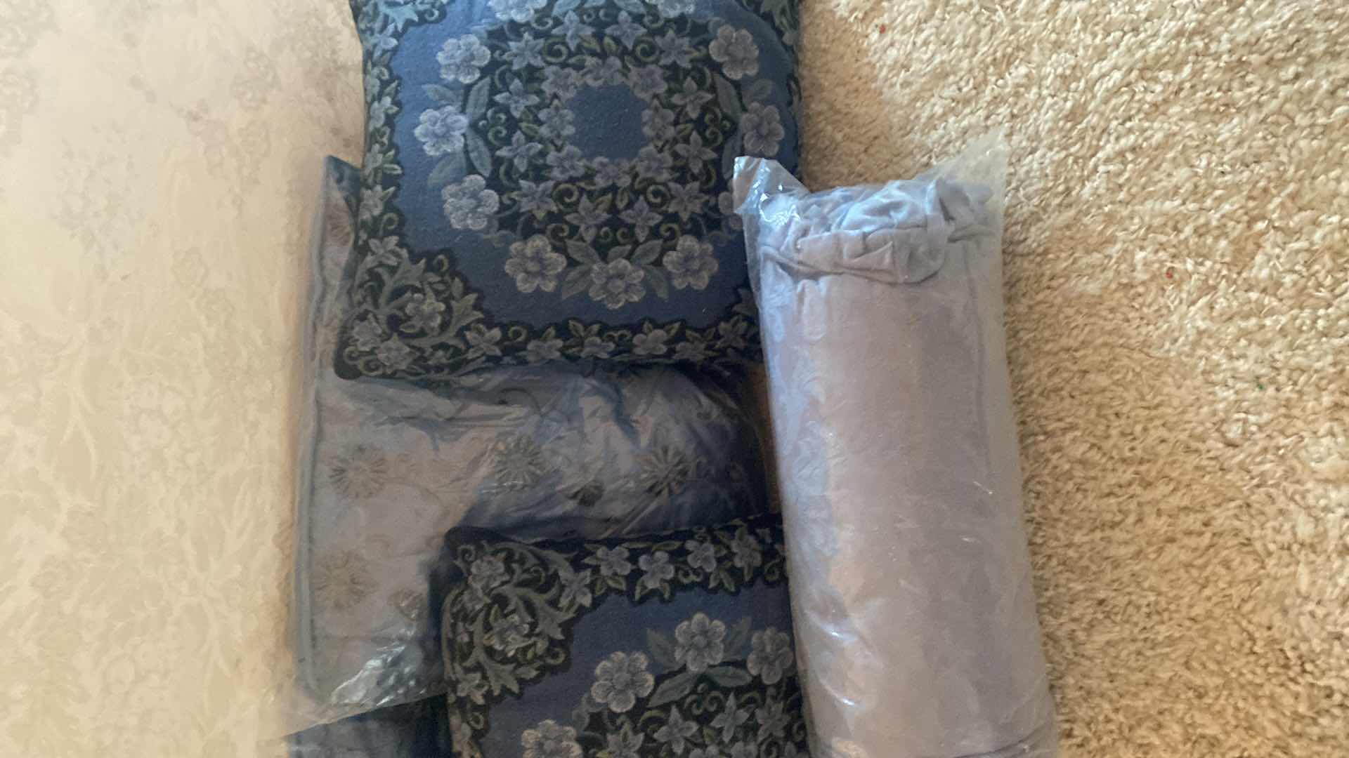 Photo 1 of 5 - BLUE YOSS PILLOWS