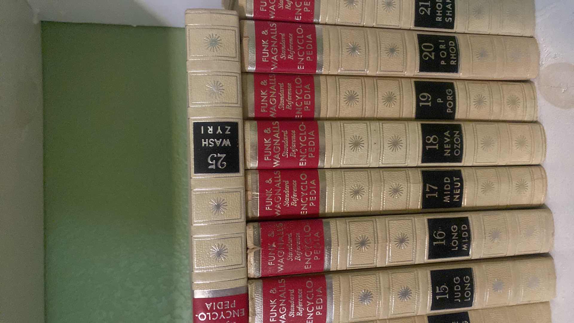 Photo 1 of VINTAGE 1960’s FUNK & WAGNALLS STANDARD REFERENCE ENCYCLOPEDIAS VOLUMES 1-25