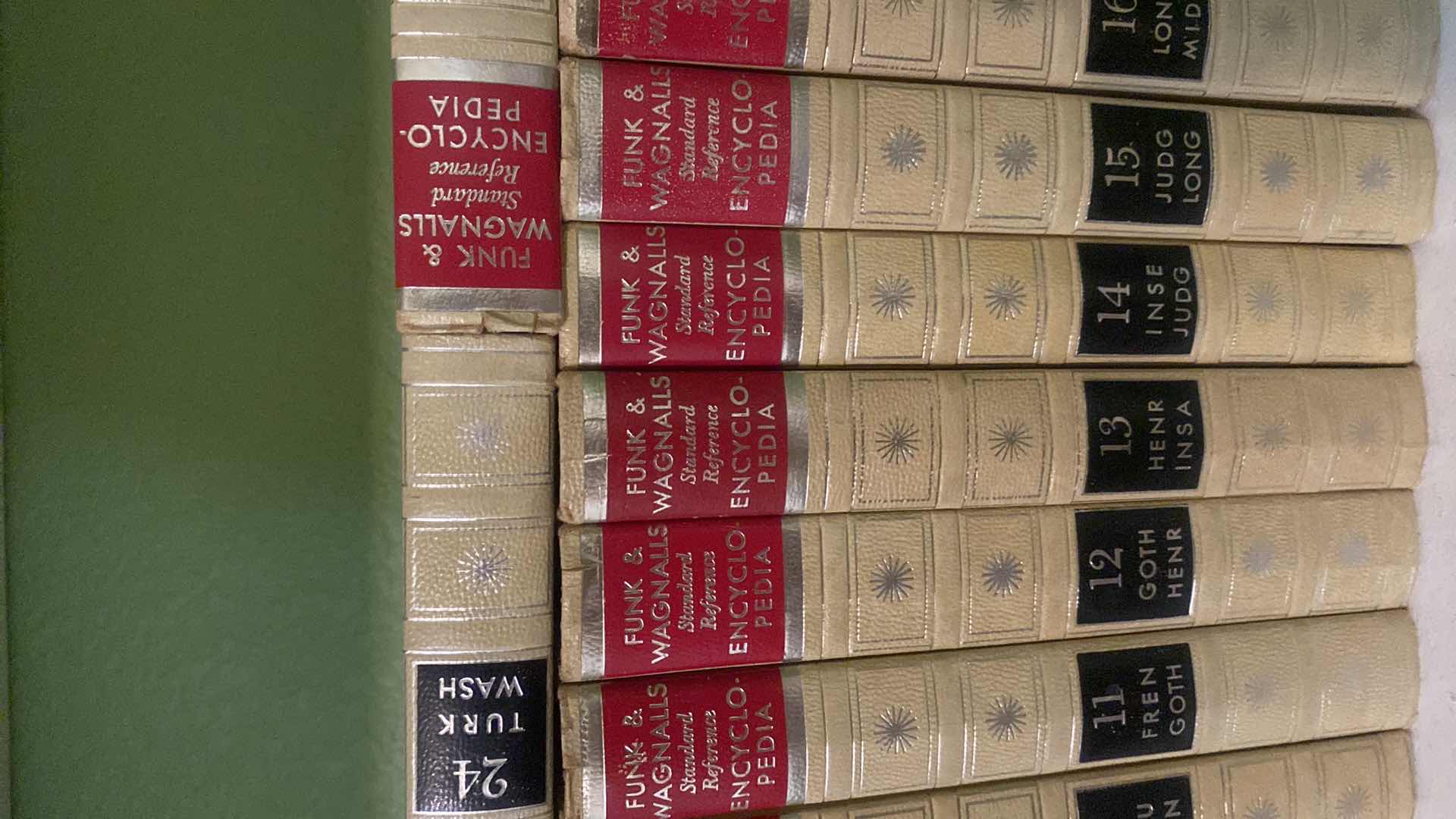 Photo 1 of VINTAGE 1960’s FUNK & WAGNALLS STANDARD REFERENCE ENCYCLOPEDIAS VOLUMES 1-25