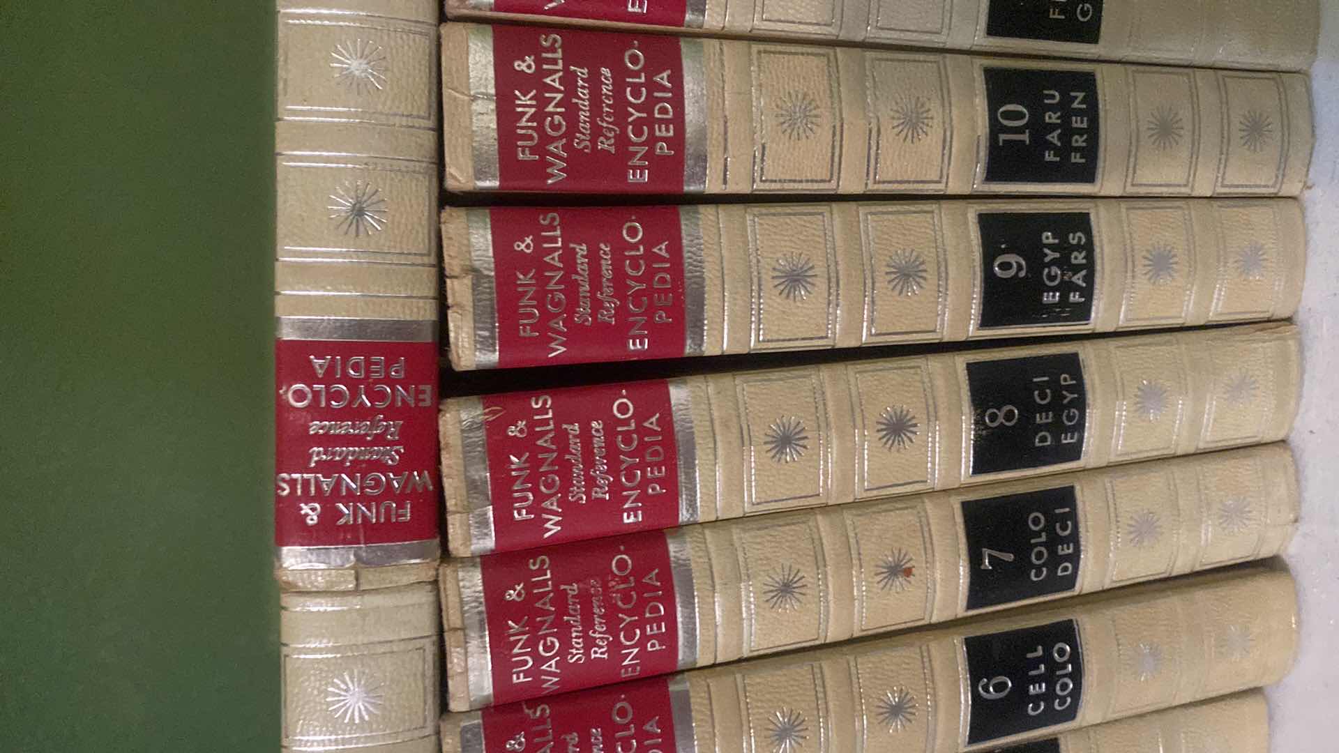 Photo 1 of VINTAGE 1960’s FUNK & WAGNALLS STANDARD REFERENCE ENCYCLOPEDIAS VOLUMES 1-25