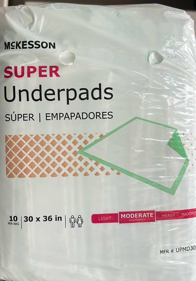 Photo 1 of CASE OF 100 UNDERPADS
