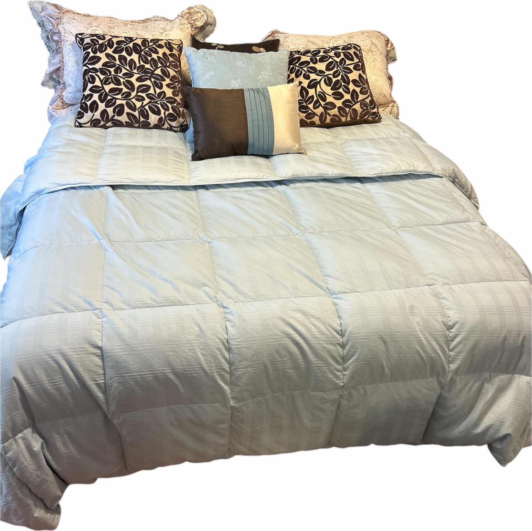 Photo 1 of FULL / QUEEN COMFORTER WITH SEVEN PILLOWS