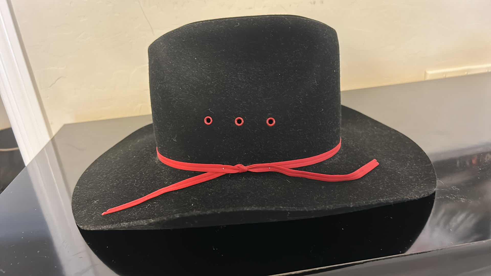 Photo 1 of MENS SILVER SPURS BLACK FELT COWBOY HAT  SIZE 7 1/4”