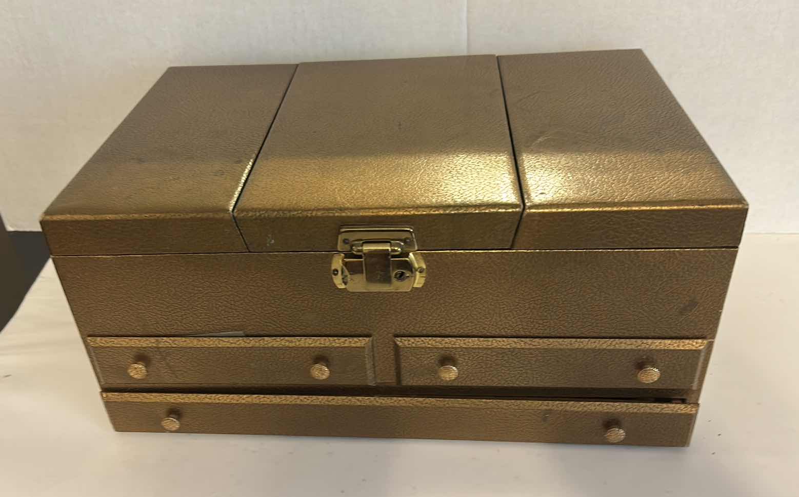 Photo 1 of VINTAGE JEWELRY CASE WITH MENS JEWELRY